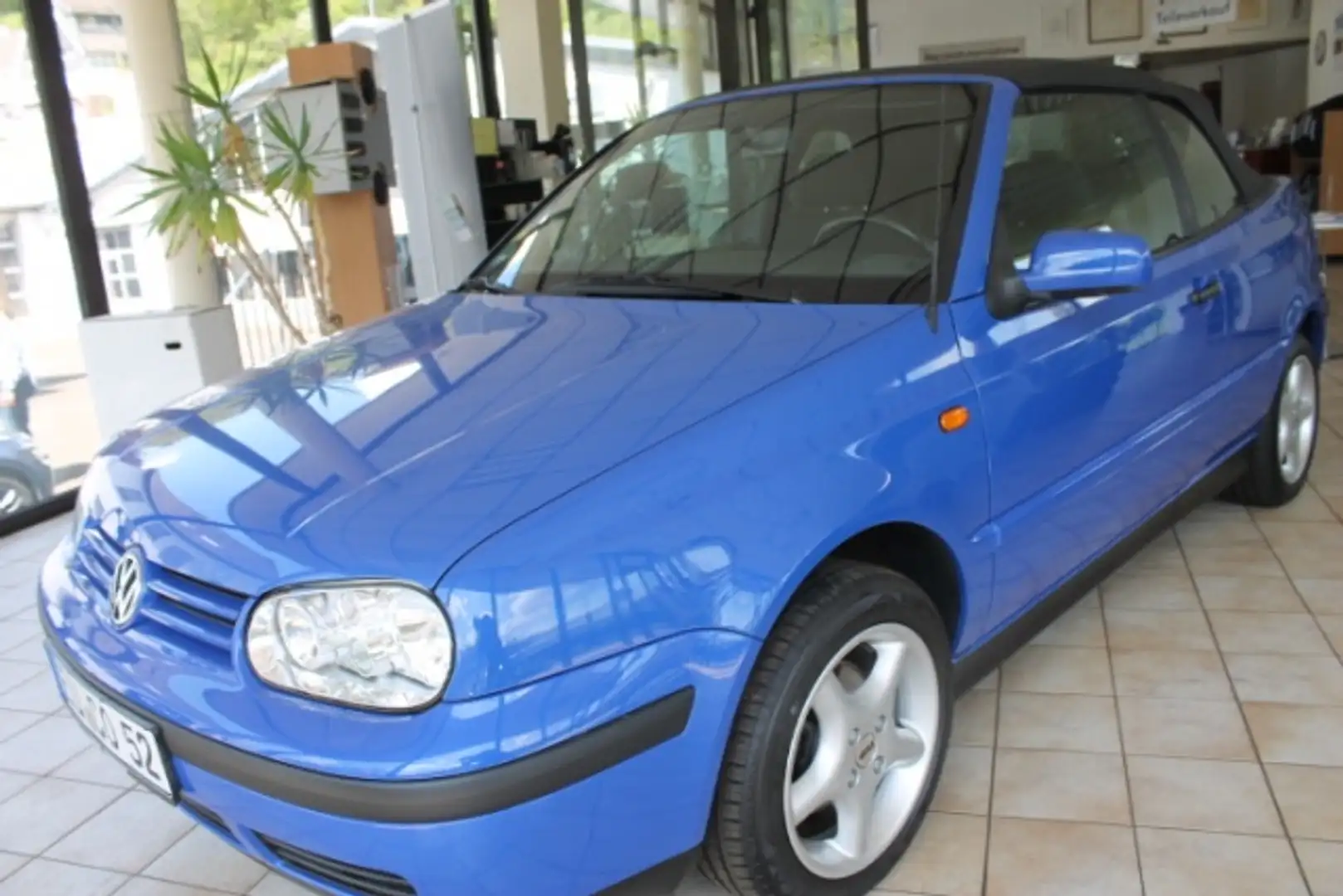Volkswagen Golf Cabriolet Golf Cabrio 1.8 Trendline Aktion Blauw - 1