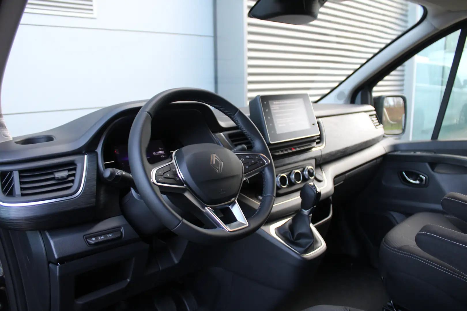 Renault Trafic 2.0 Blue dCi 170pk T29 L2H1 Extra DC - 2x Schuifde Zwart - 2