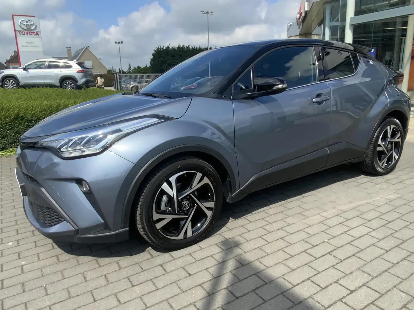 Toyota C-HR 1.8 VVT i-Hybrid C-Lub Bi-Tone E-CVT Blauw - 1