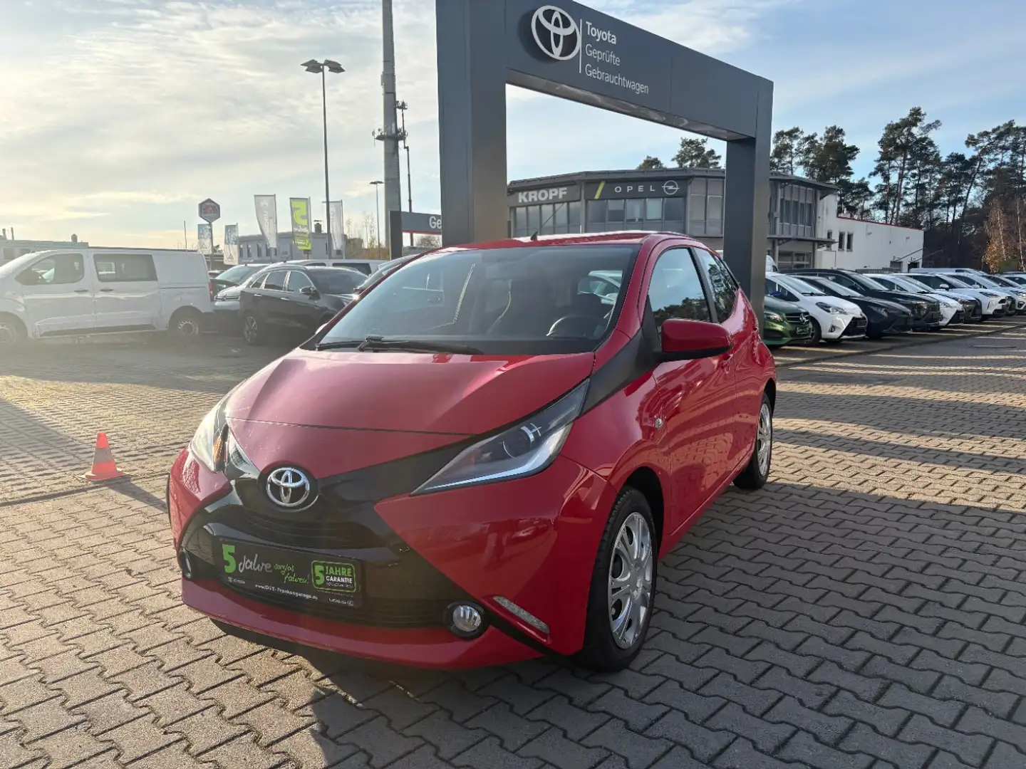 Toyota Aygo 1.0 x-play touch Kamera, Radio, Klima, BT Rot - 2