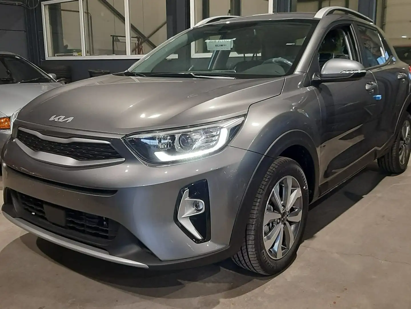 Kia Stonic 1.0 T Style Edition ISG DCT 25 km! 7 j garantie! Gris - 1