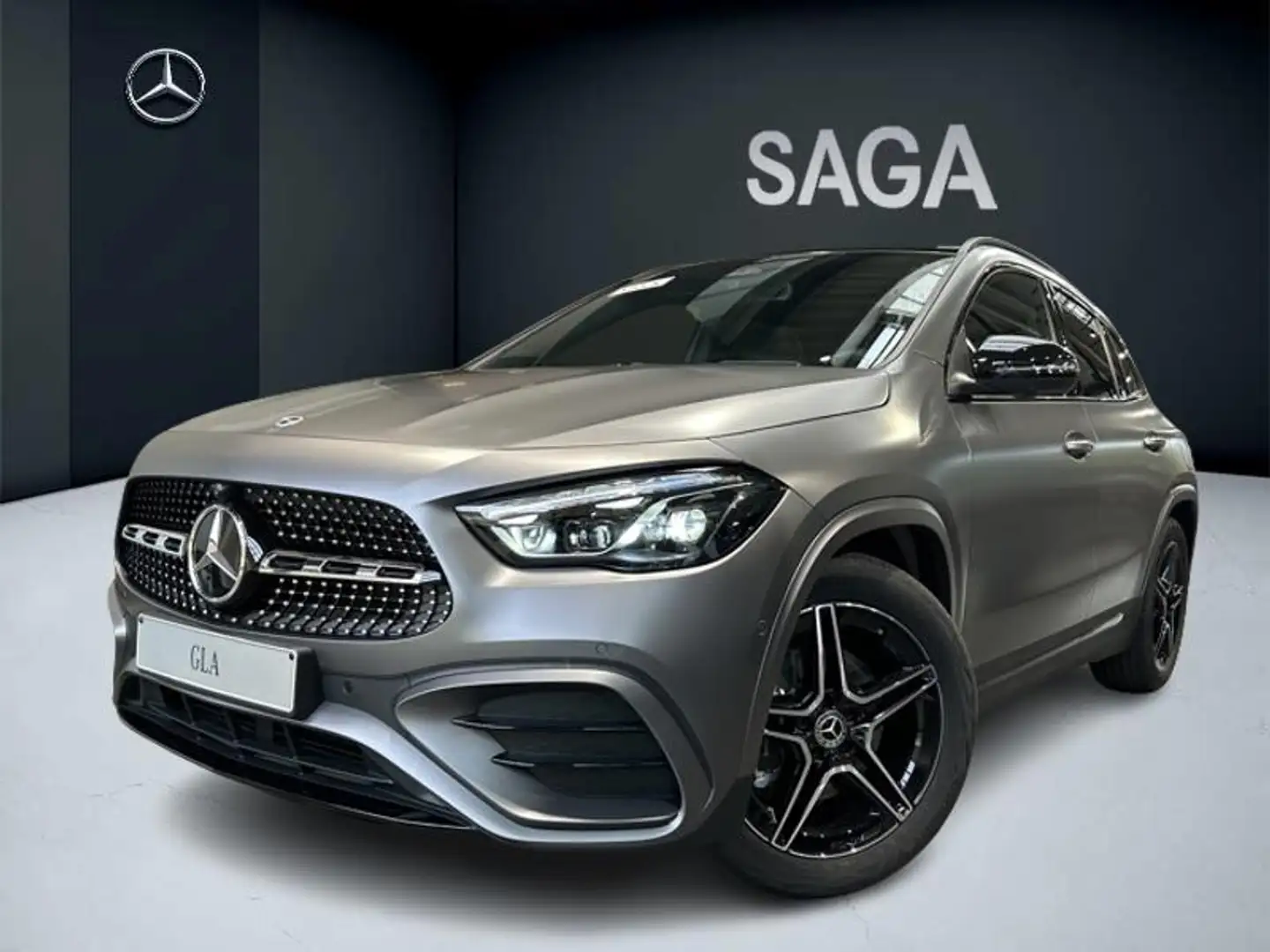 Mercedes-Benz GLA 180 Schwarz - 1