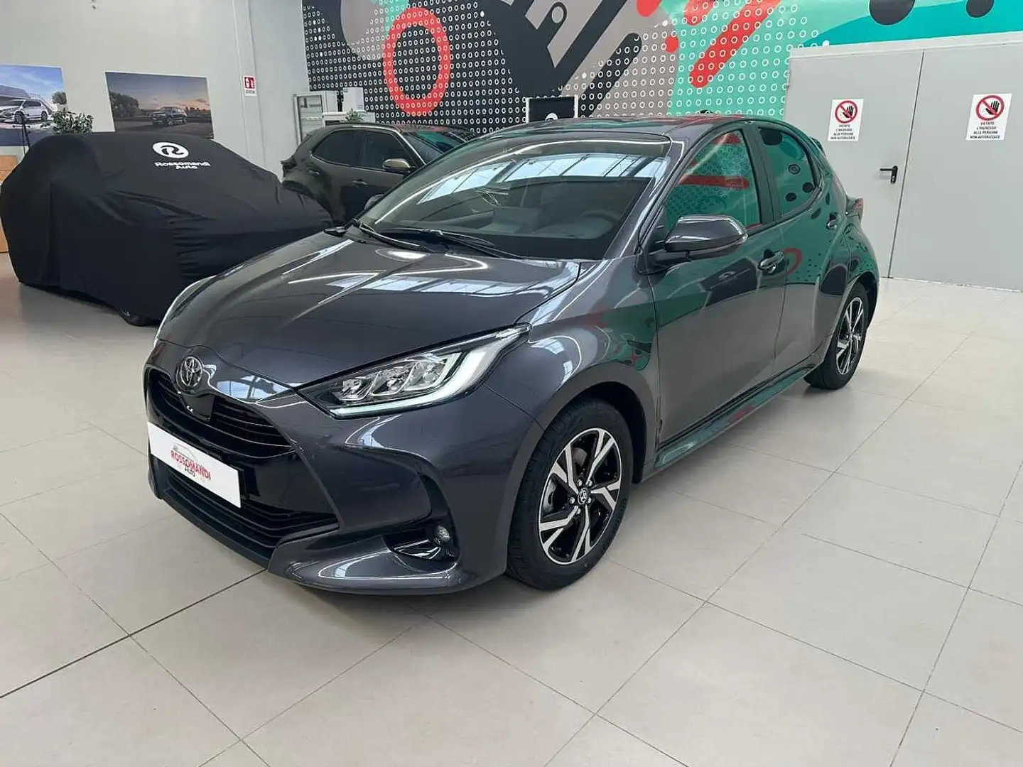 Toyota Yaris Trend 1.5 Hybrid DISPONIBITÀ VARI COLORI Gris - 1