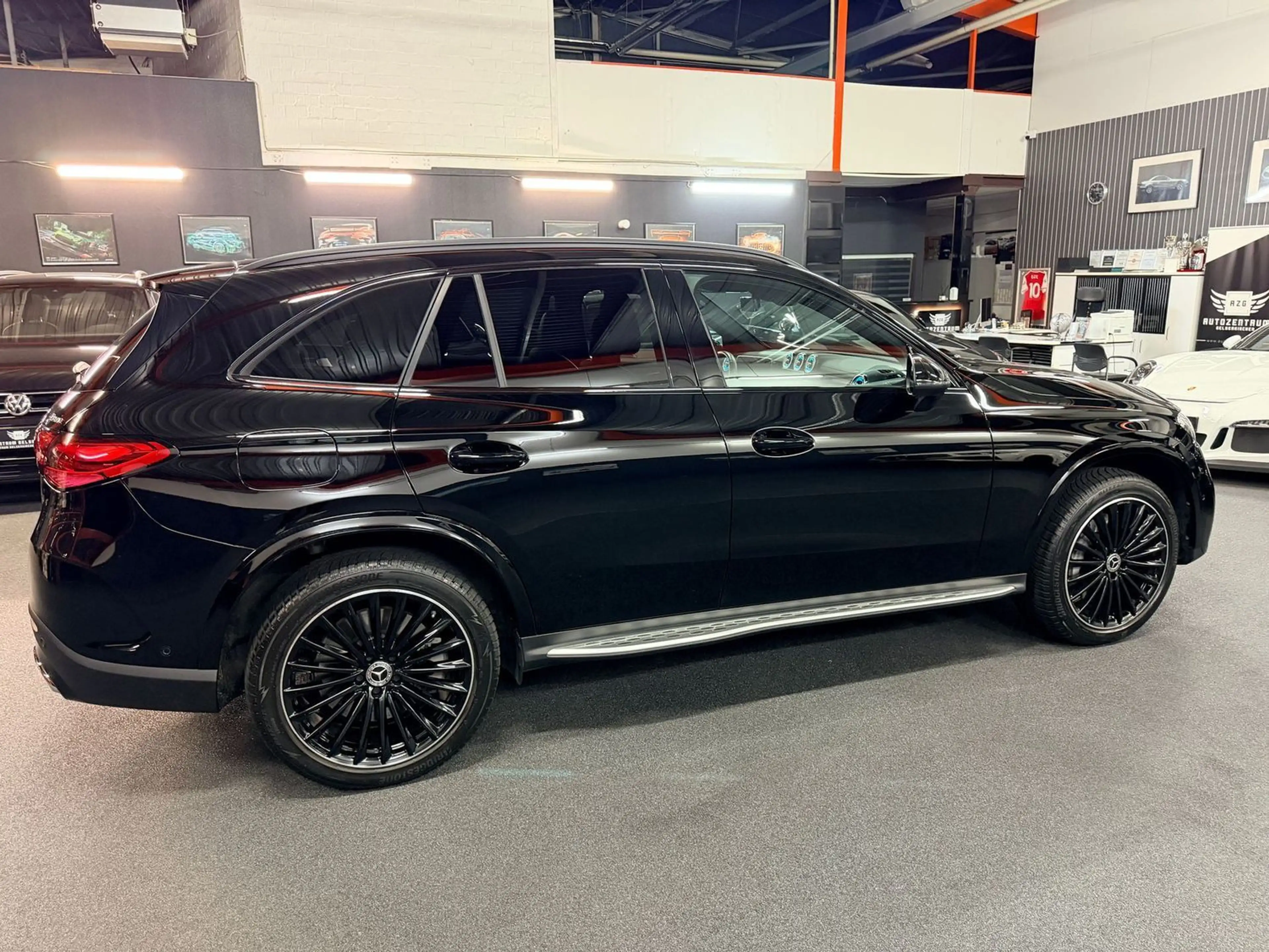 Mercedes-Benz GLC 300 e 4M AMG DISTR/LED/TOTW/MEMORY/20" — photo 12