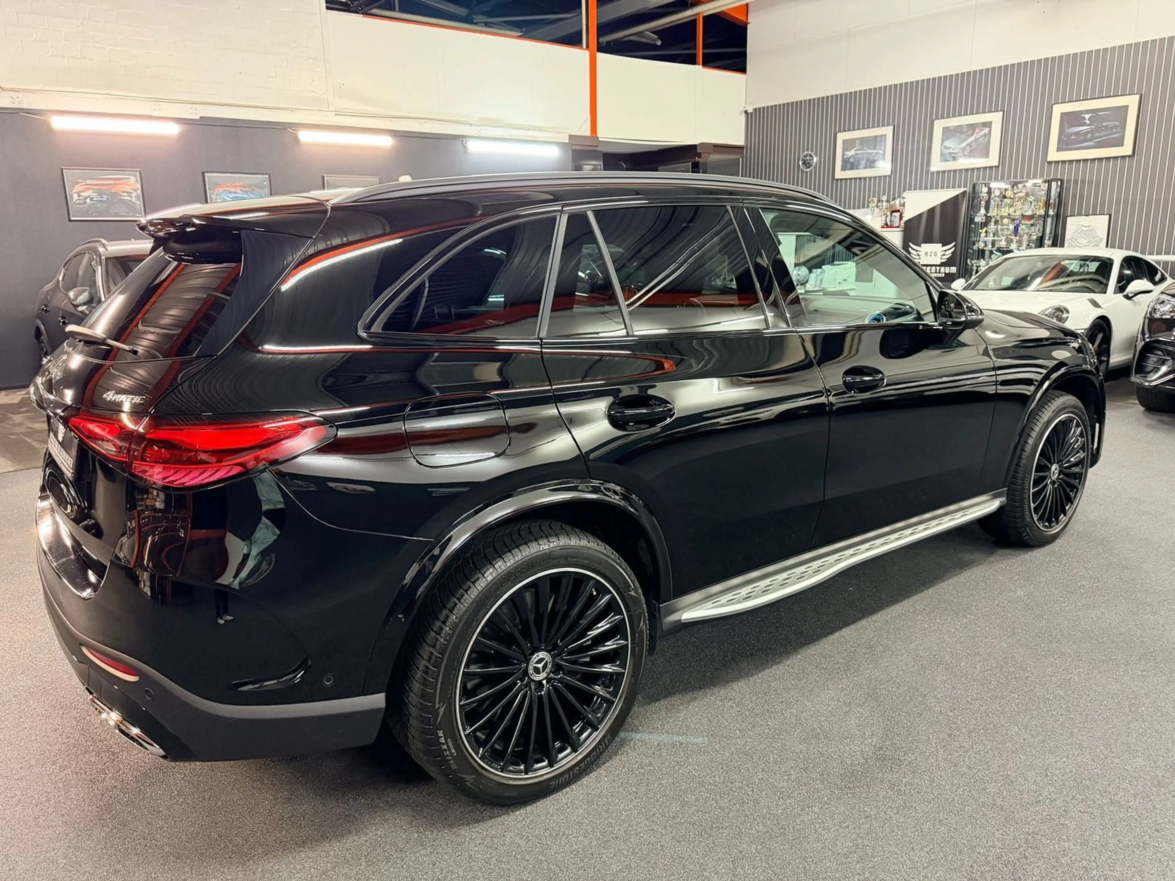 Mercedes-Benz GLC 300 e 4M AMG DISTR/LED/TOTW/MEMORY/20" — photo 11