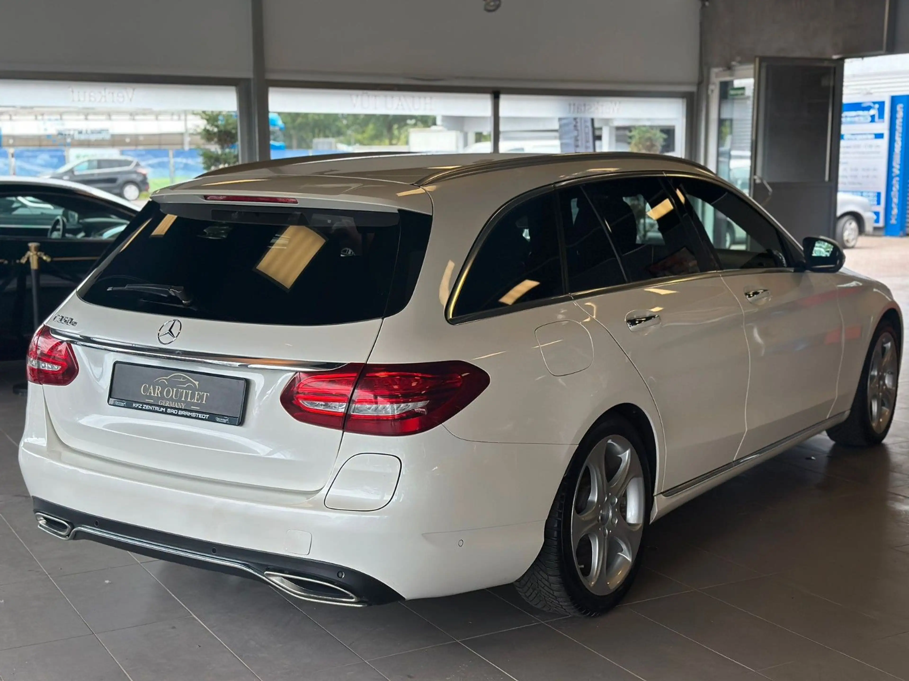 Mercedes-Benz C 350 e | Designo | Kamera | Memory | Avantgarde — photo 4