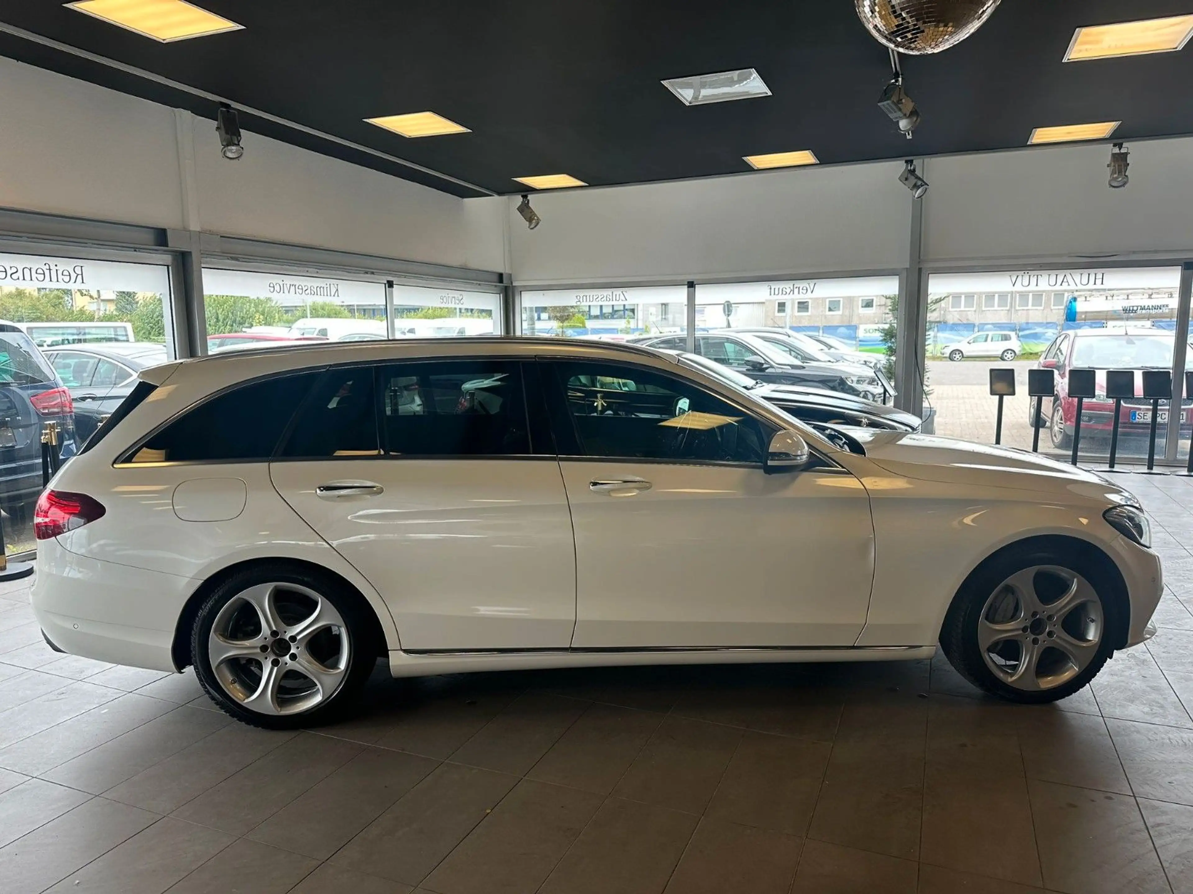Mercedes-Benz C 350 e | Designo | Kamera | Memory | Avantgarde — photo 5