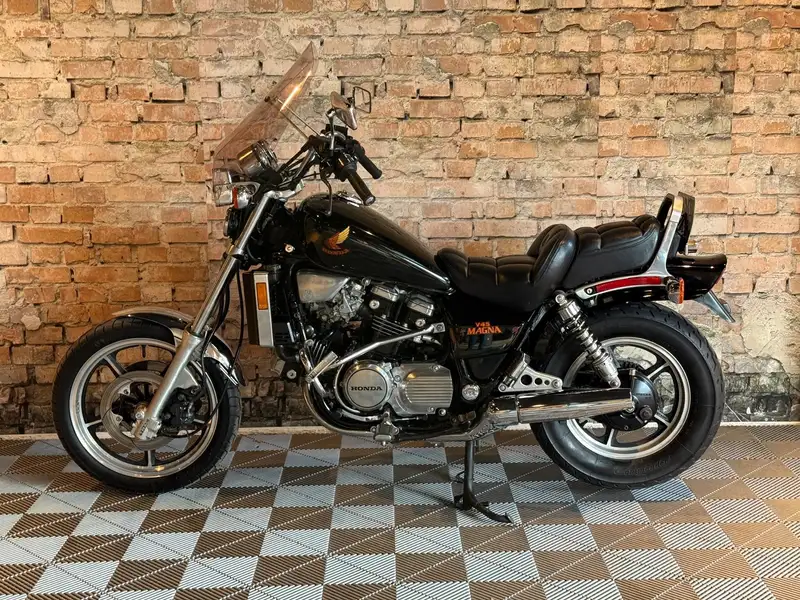 Honda VF 750 - foto 2