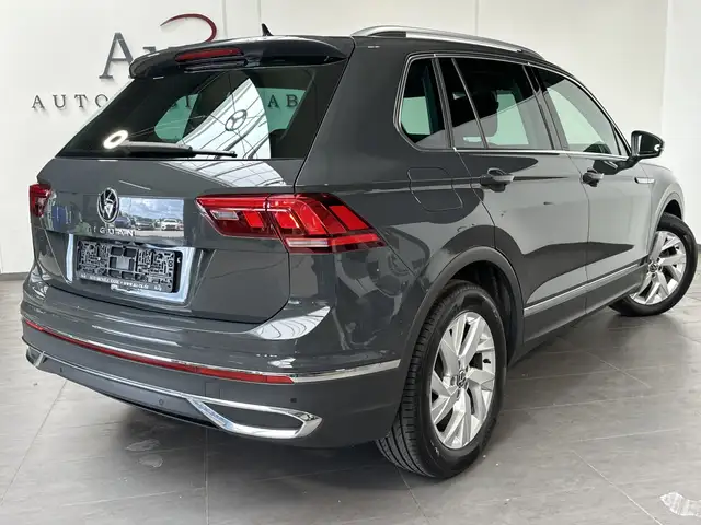 Volkswagen Tiguan view 4