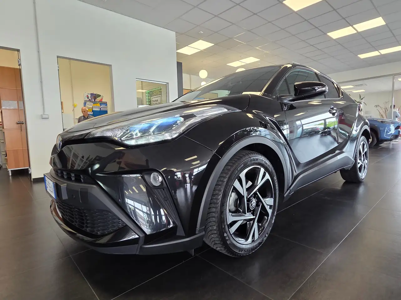 Toyota C-HR C-HR I 2020 1.8h Trend e-cvt 2023 — миниатюра 1