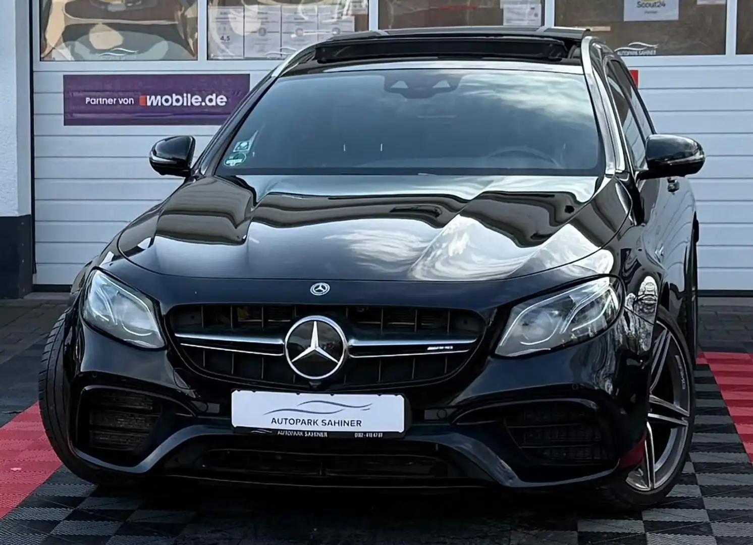 Mercedes-Benz E 63 AMG 4M*ACC*360*BURMESTER*PANO*LUFT Schwarz - 1