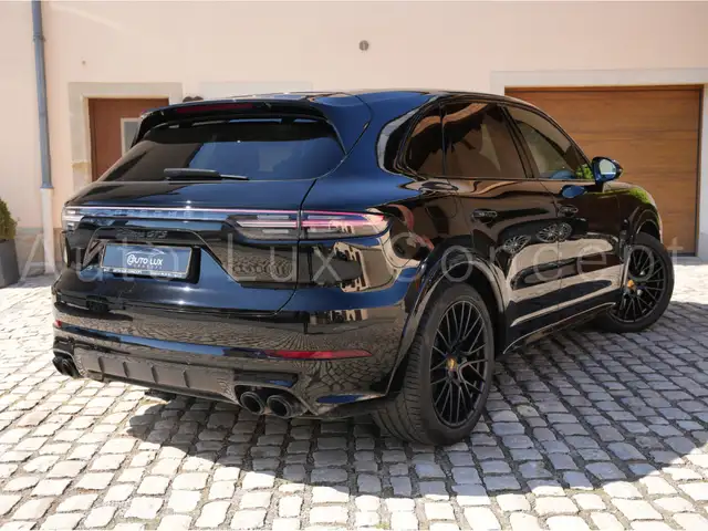 Porsche Cayenne GTS view 3