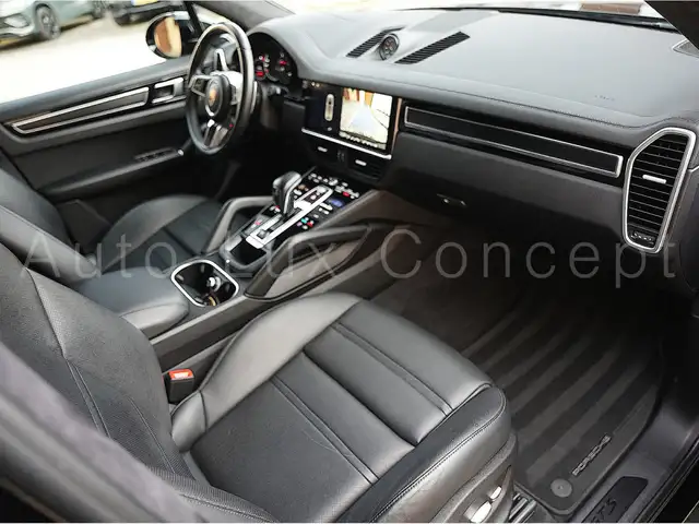 Porsche Cayenne GTS view 6