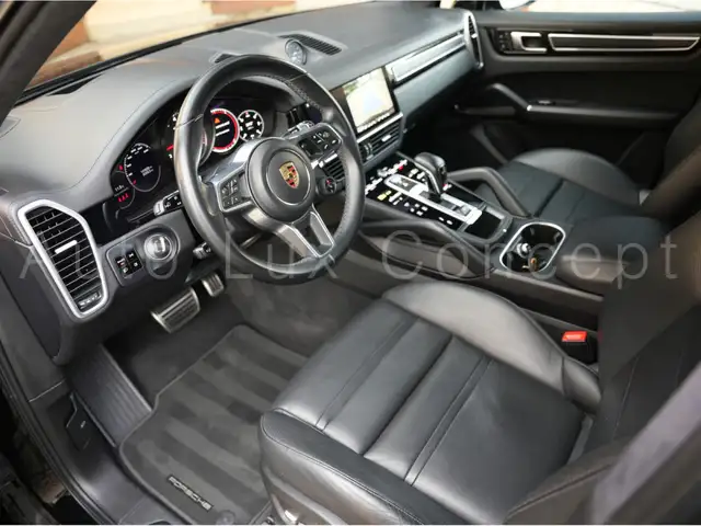 Porsche Cayenne GTS view 5