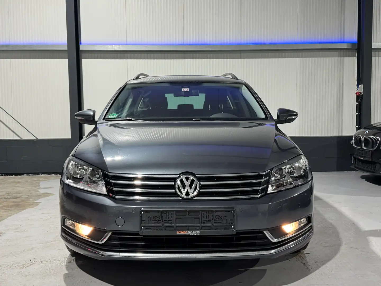 Volkswagen Passat Variant 1.6 TDI Comfortline BlueMotion NAVI AHK MFL Grau - 2