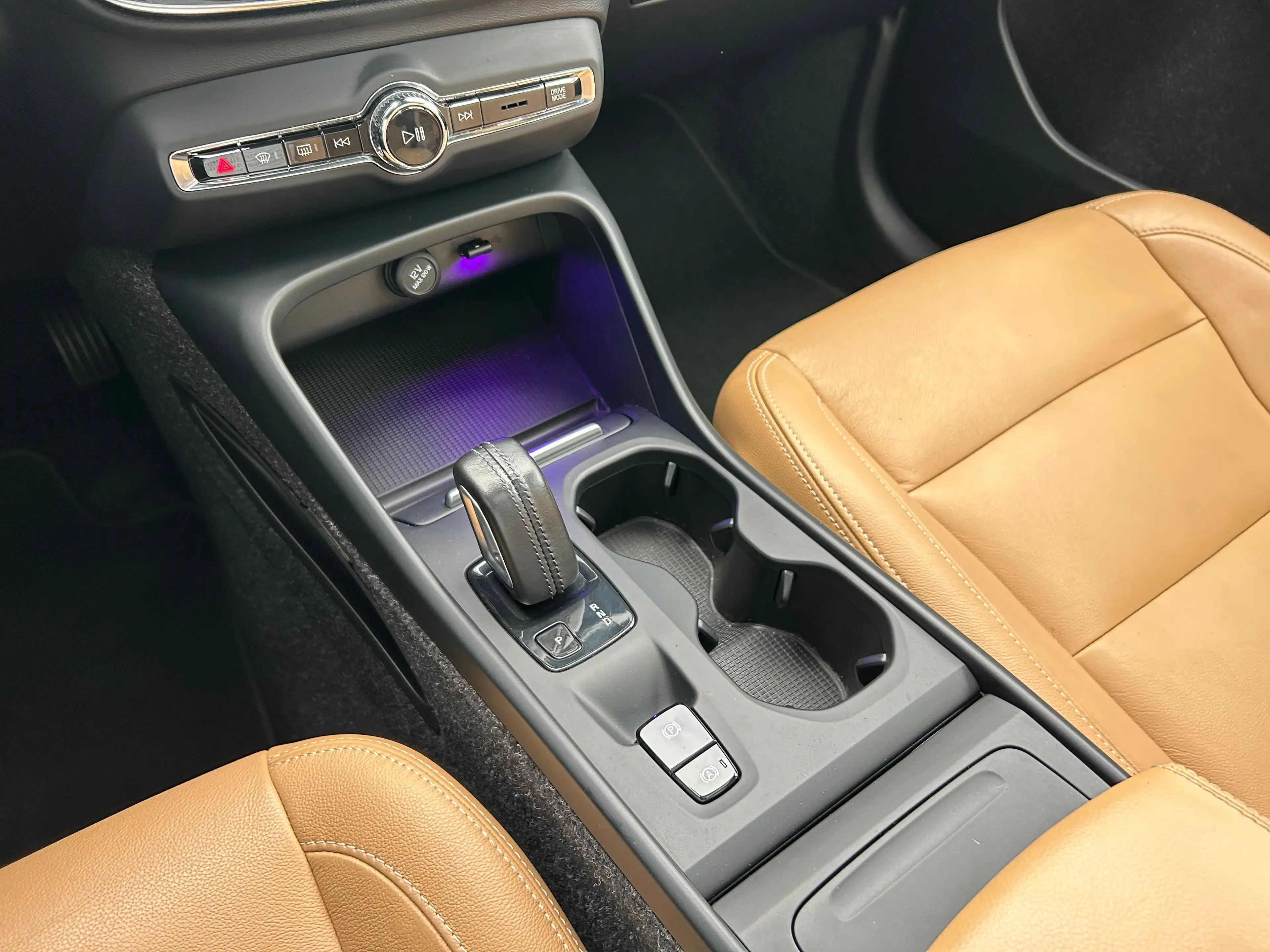 Volvo XC40 2.0 T4 Inscription | Panoramadak | Harman/Kardon | — photo 6