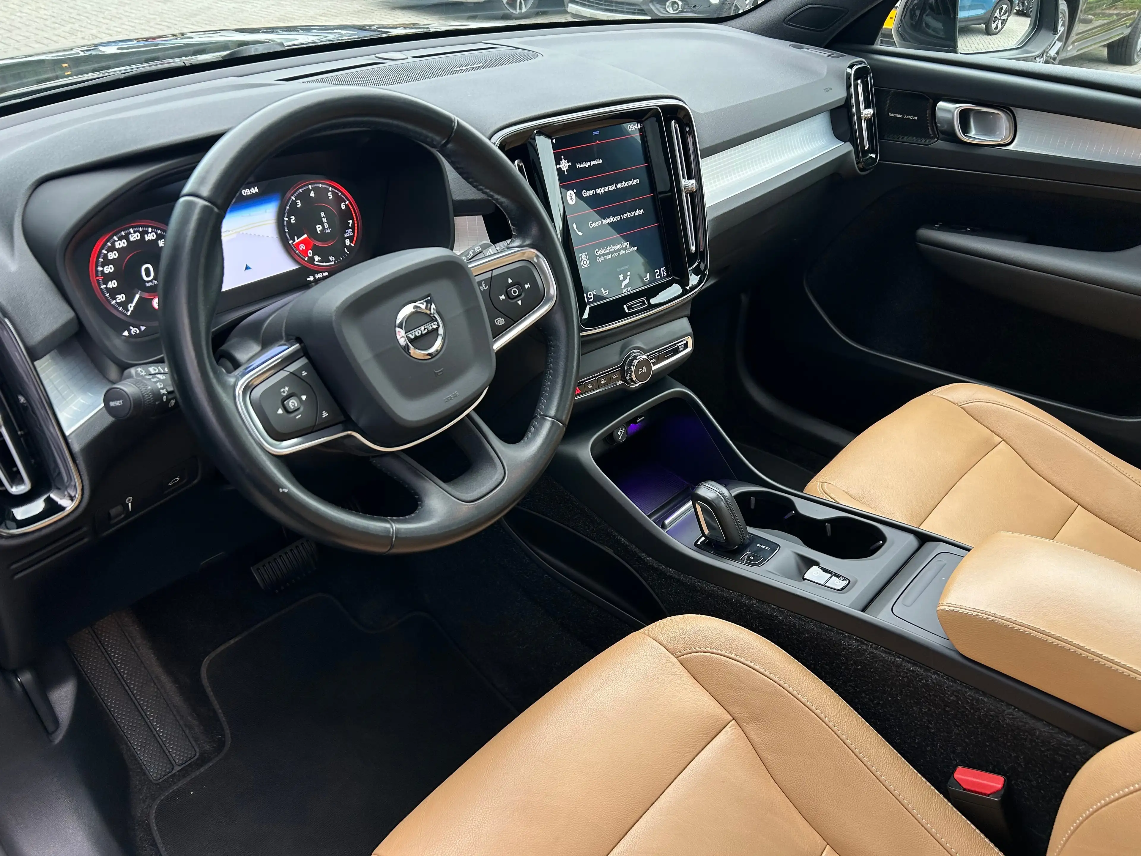 Volvo XC40 2.0 T4 Inscription | Panoramadak | Harman/Kardon | — photo 5