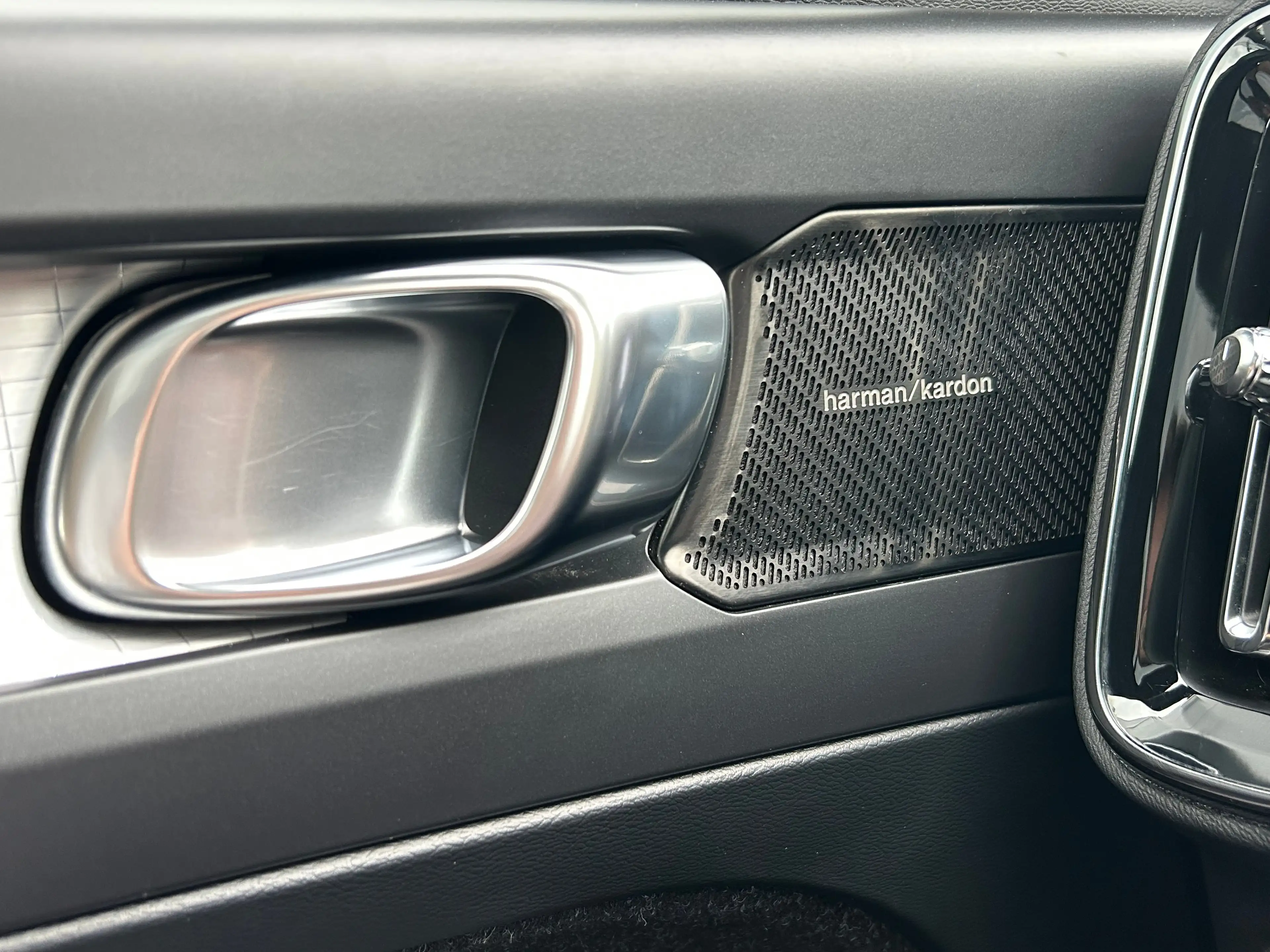 Volvo XC40 2.0 T4 Inscription | Panoramadak | Harman/Kardon | — photo 9