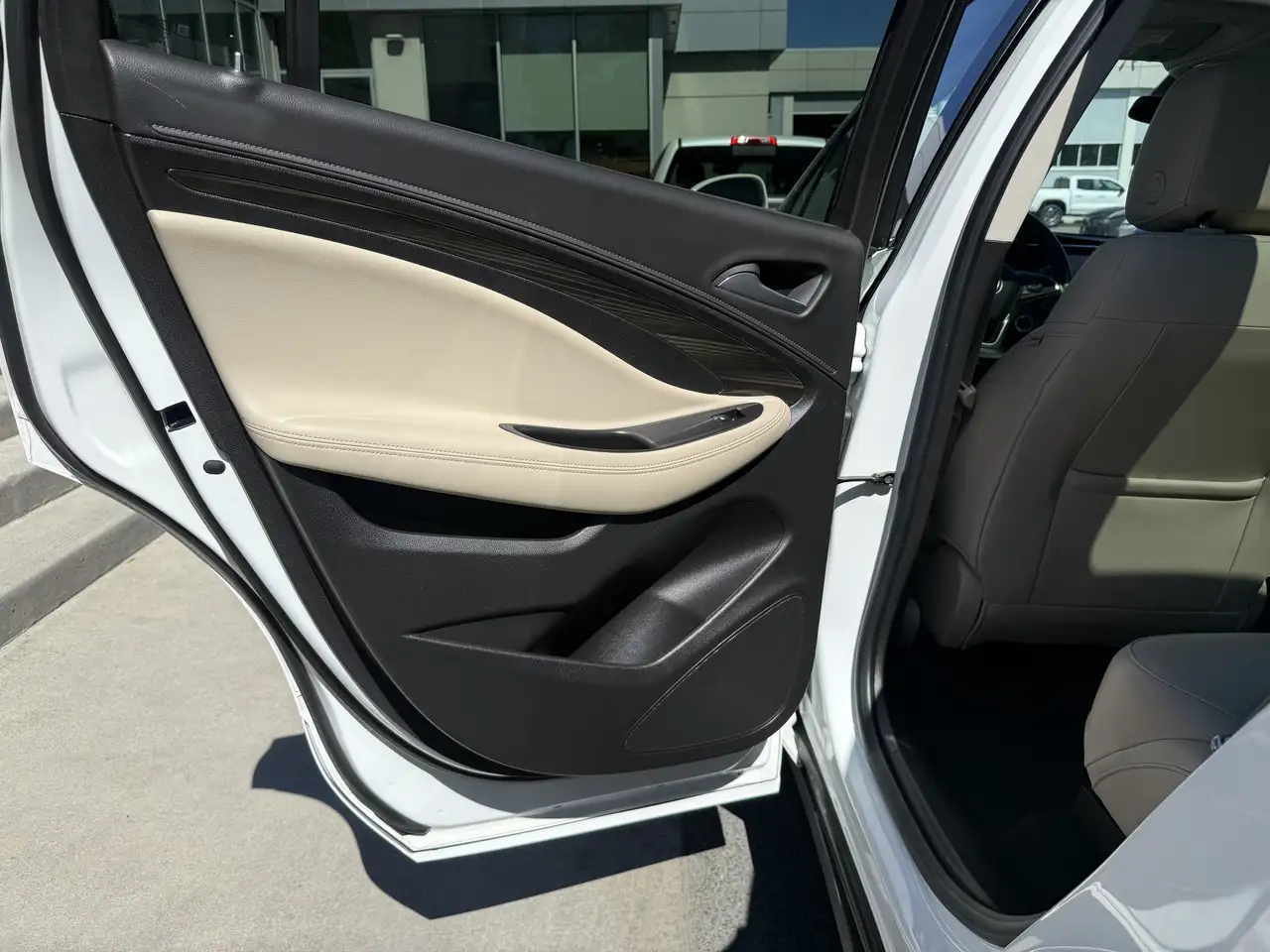 Buick Envision photo Buick Envision
