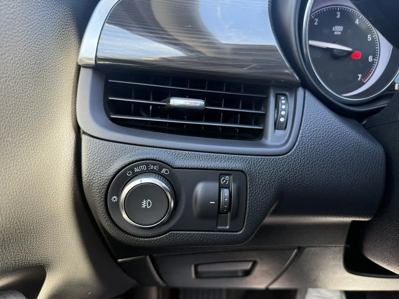 Buick Envision photo Buick Envision