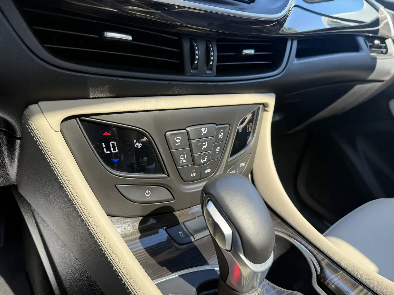 Buick Envision photo Buick Envision