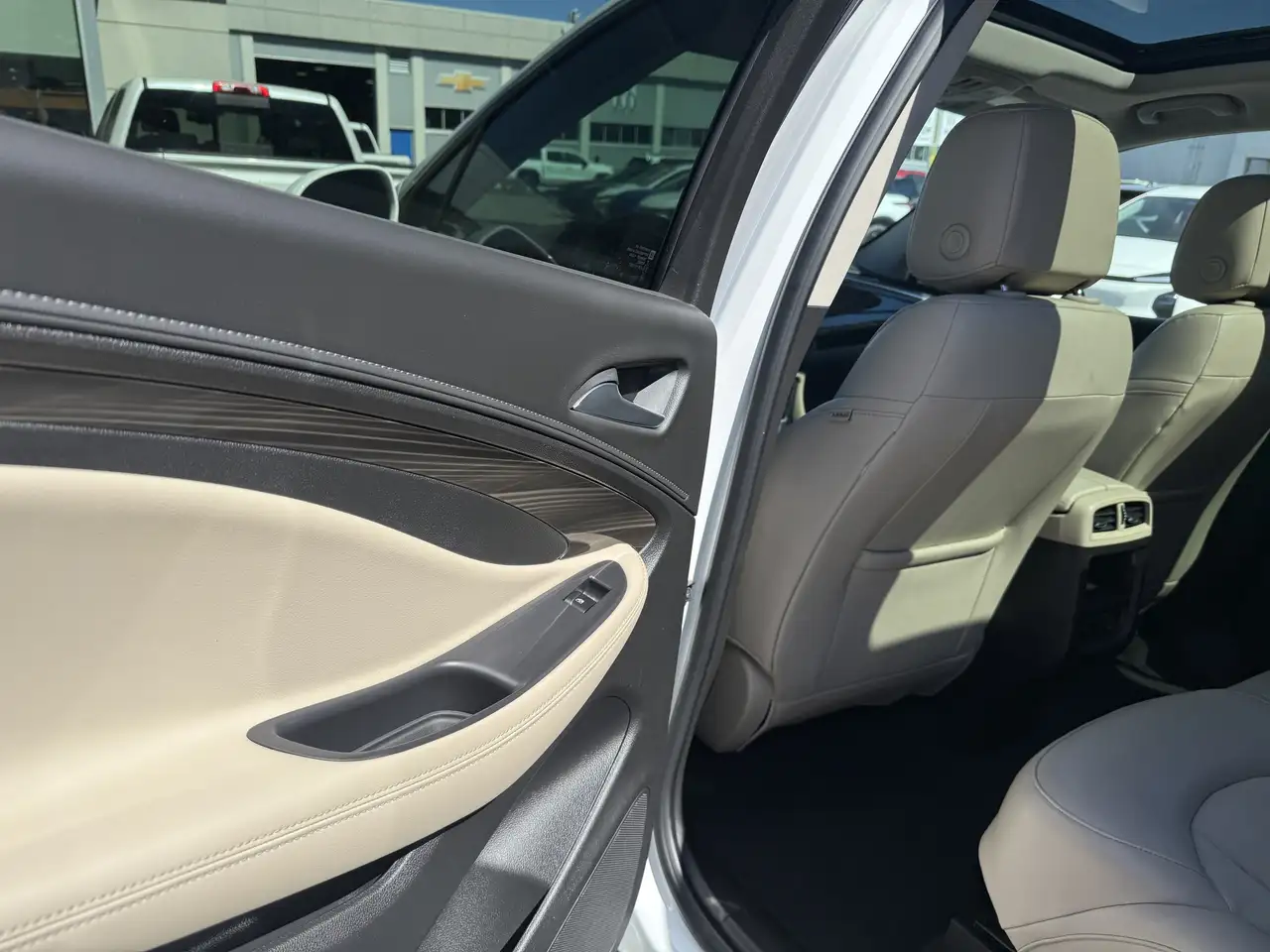 Buick Envision photo Buick Envision