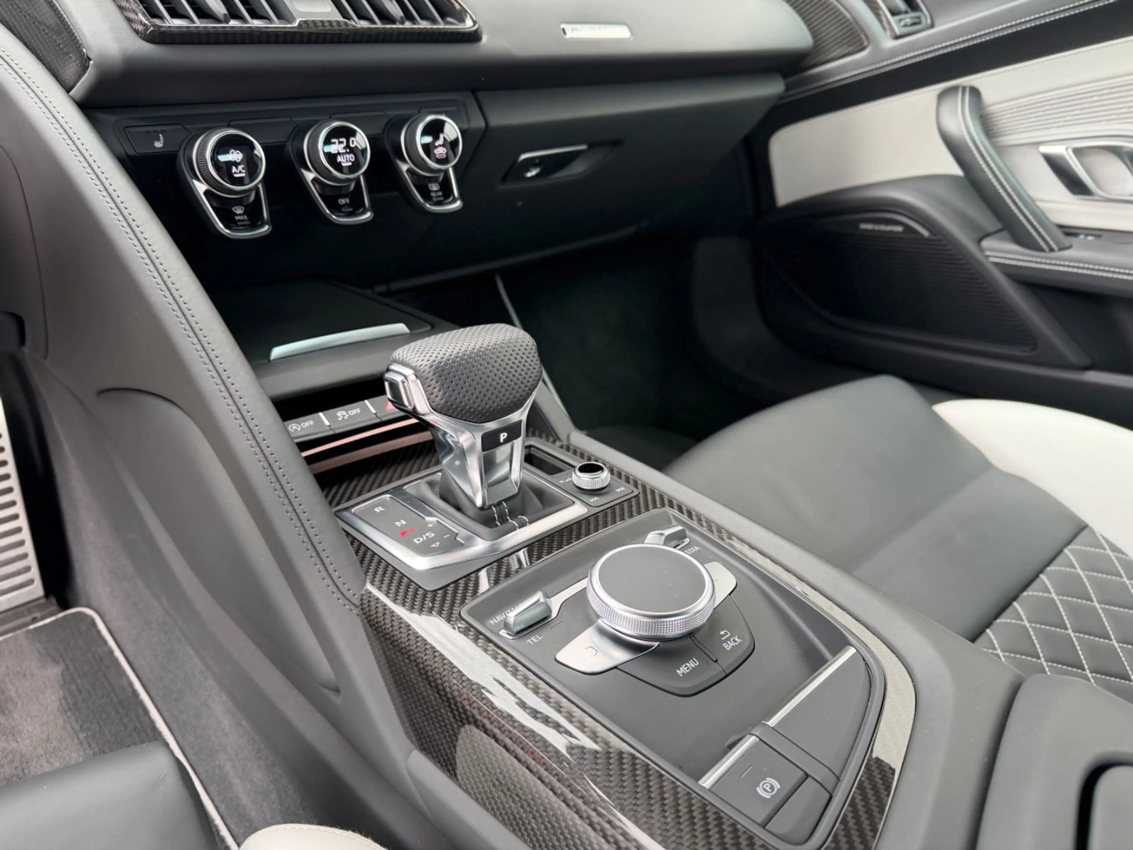Audi R8 Coupe 5.2 V10 Performance !Carbon, Exclusive! — photo 11