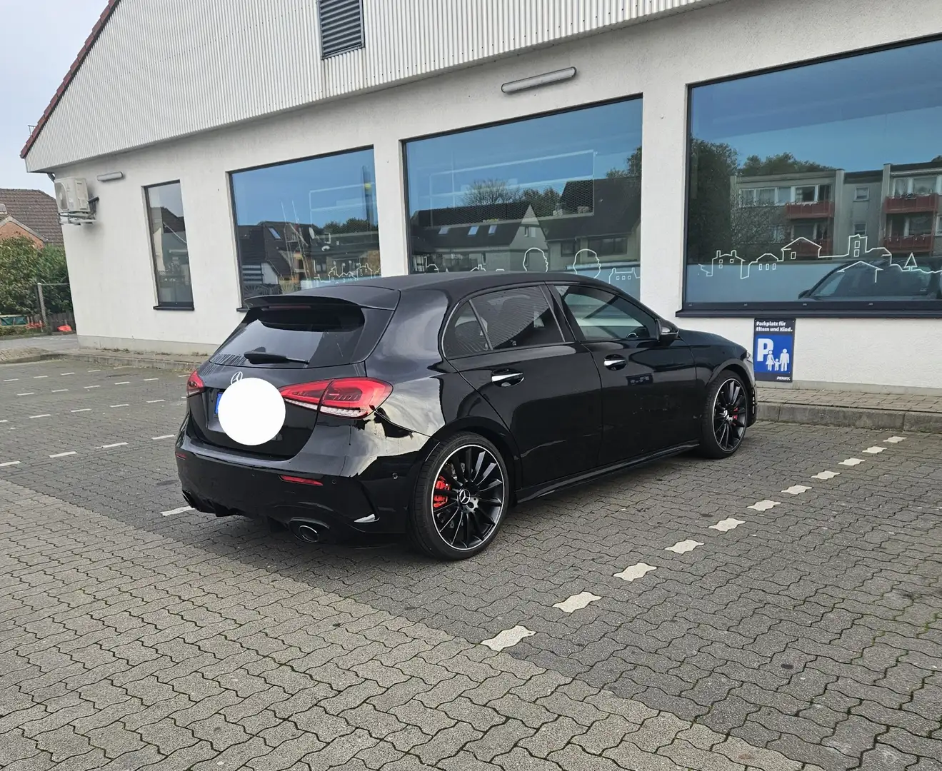 Mercedes-Benz A 35 AMG 4Matic Speedshift DCT 7G Schwarz - 1