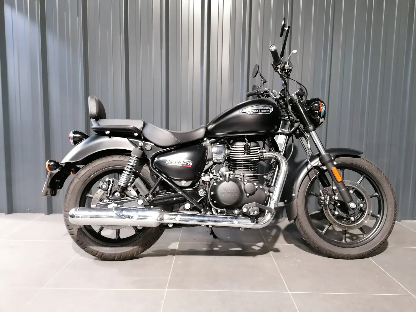 Royal Enfield Meteor 350 - 1