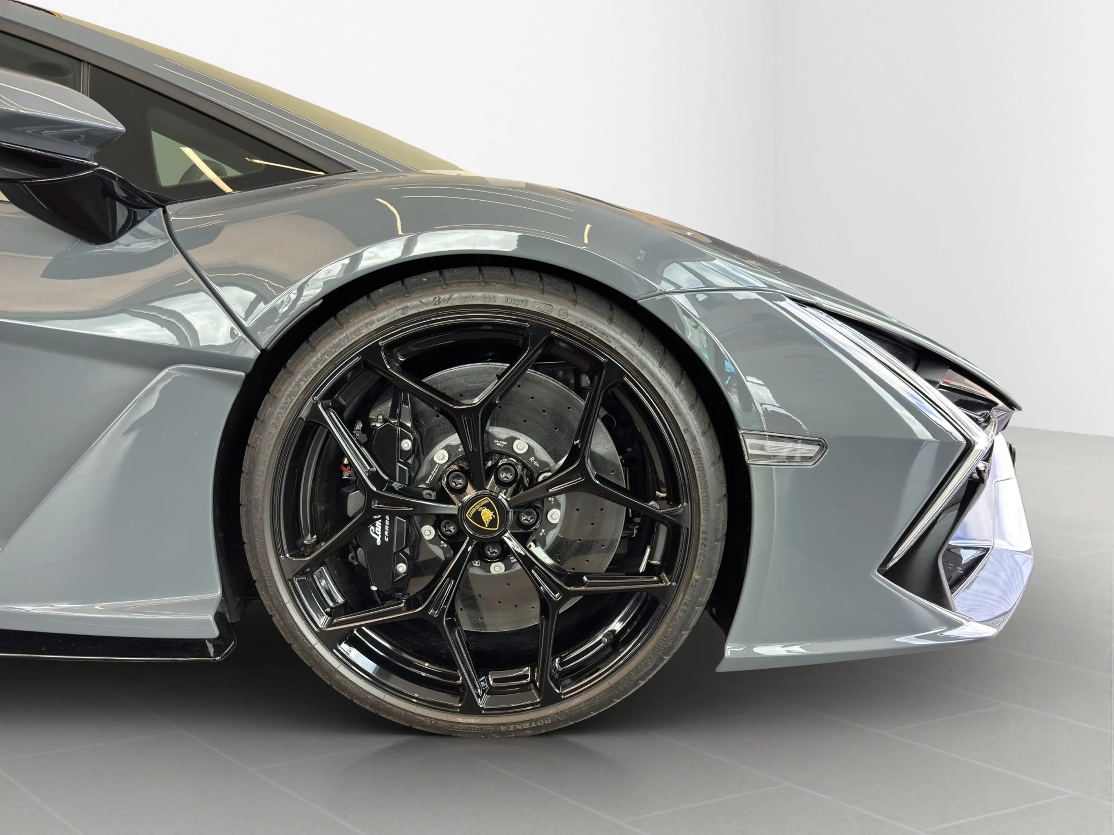 Lamborghini Revuelto Revuelto 2024 — photo 11