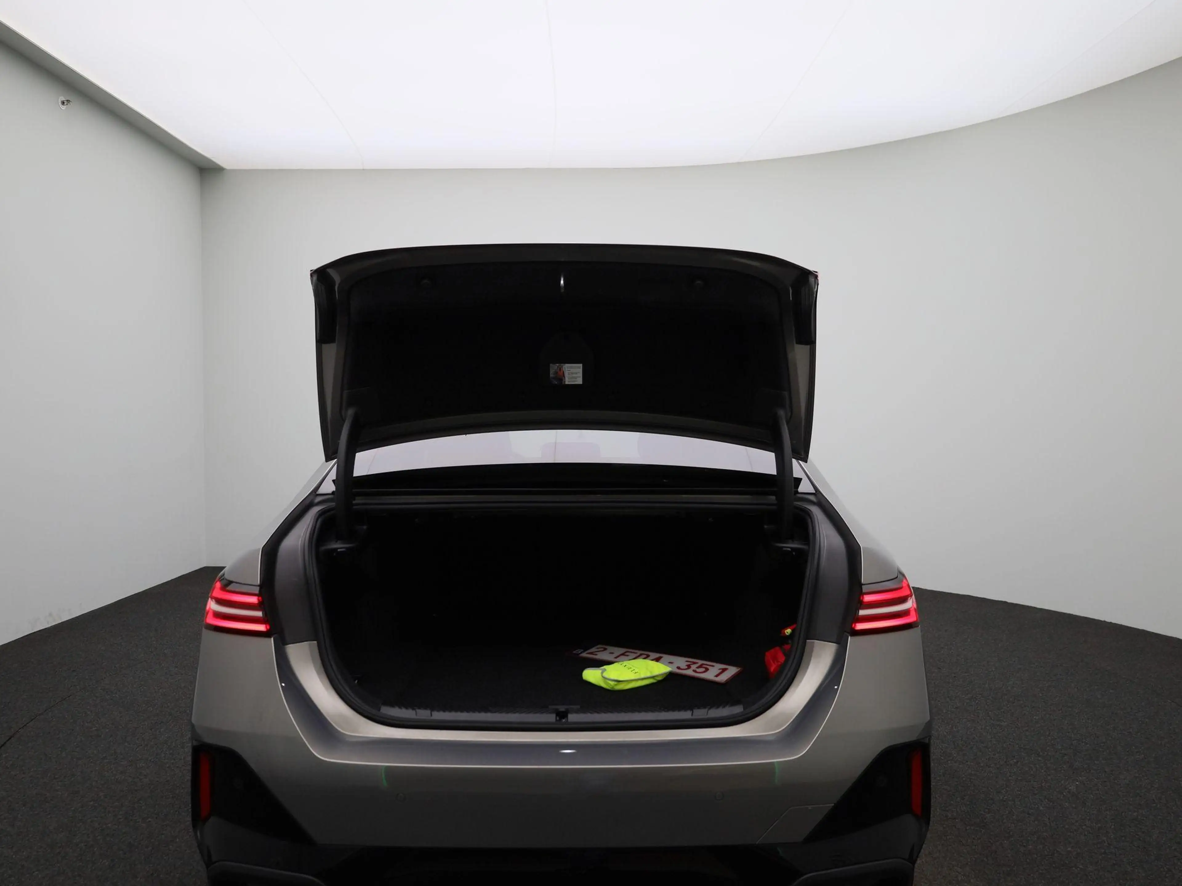 BMW i5 eDrive40 Business Edition — photo 11
