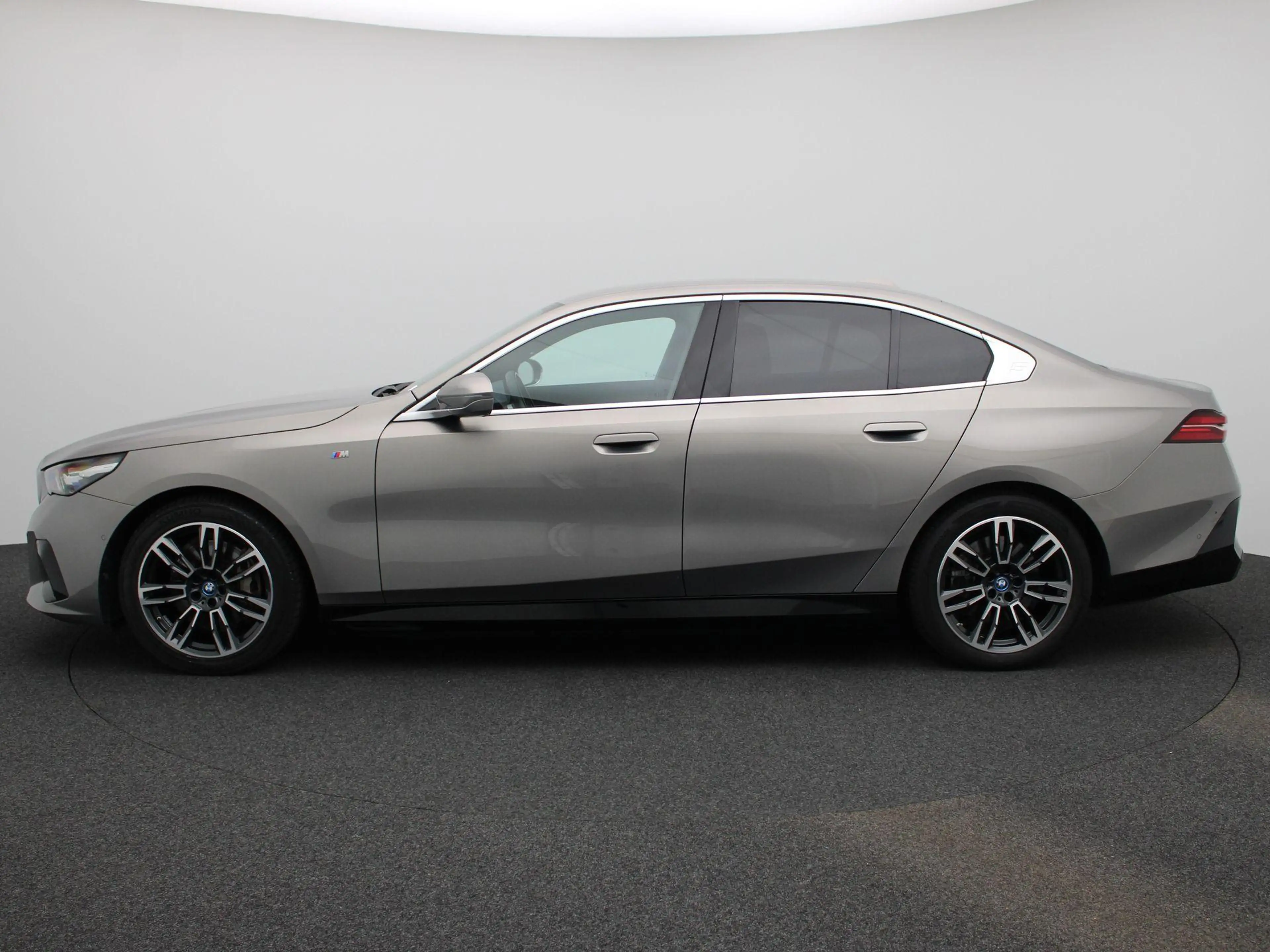 BMW i5 eDrive40 Business Edition — photo 4