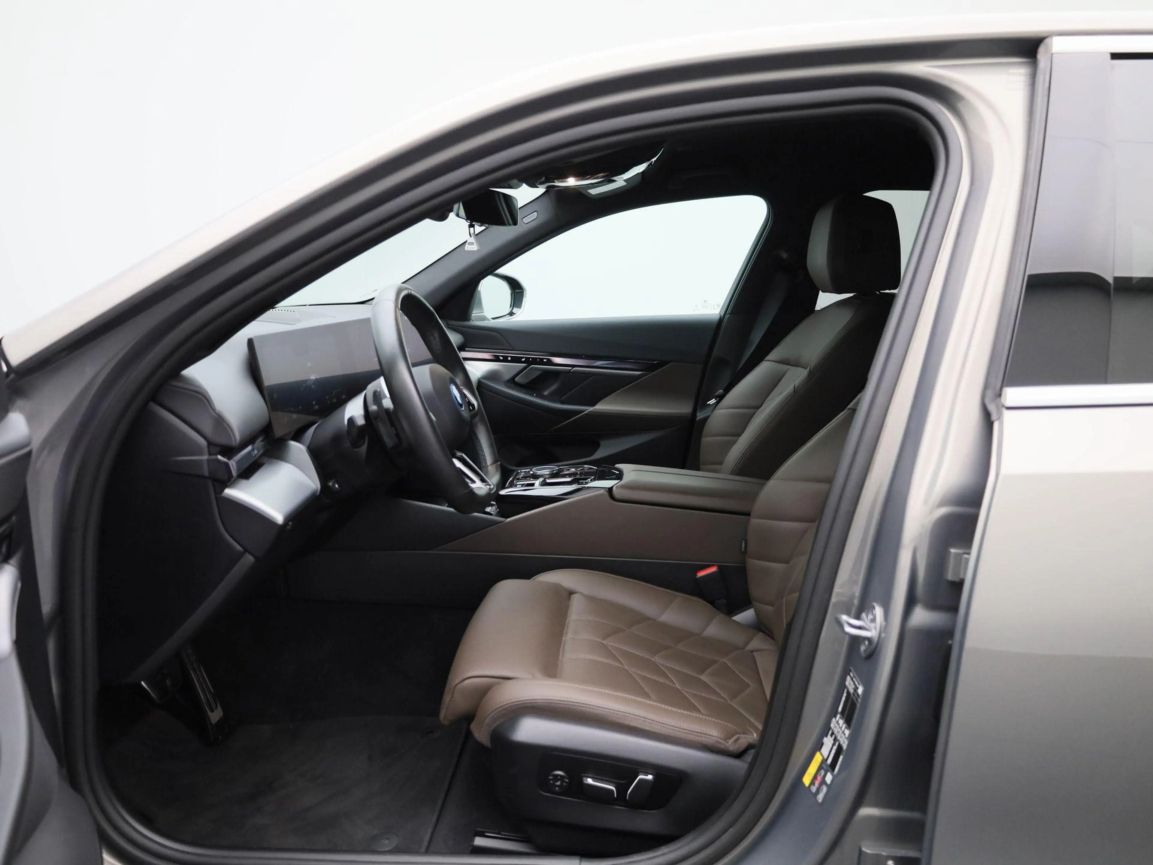 BMW i5 eDrive40 Business Edition — photo 9