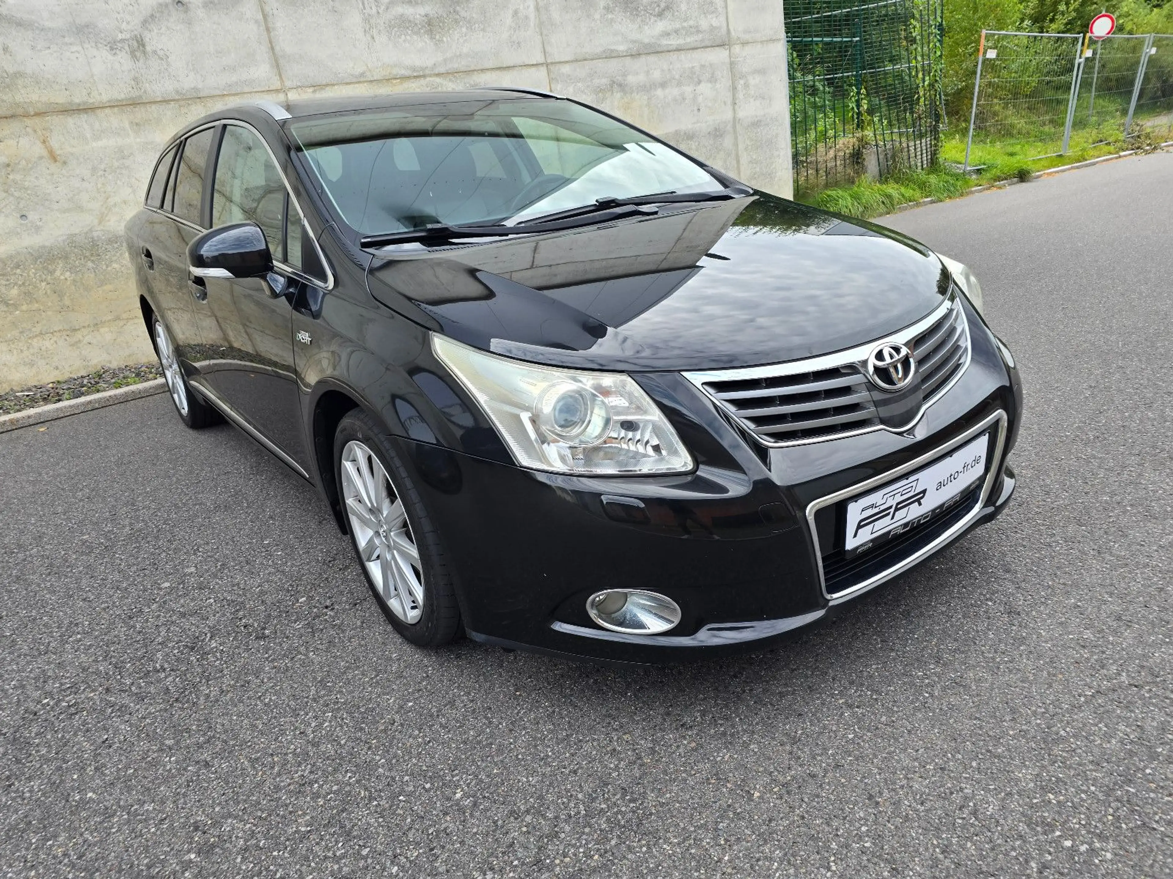 Toyota Avensis Kombi 2.2 D-4D 150PS Pano Leder Xenon — photo 4