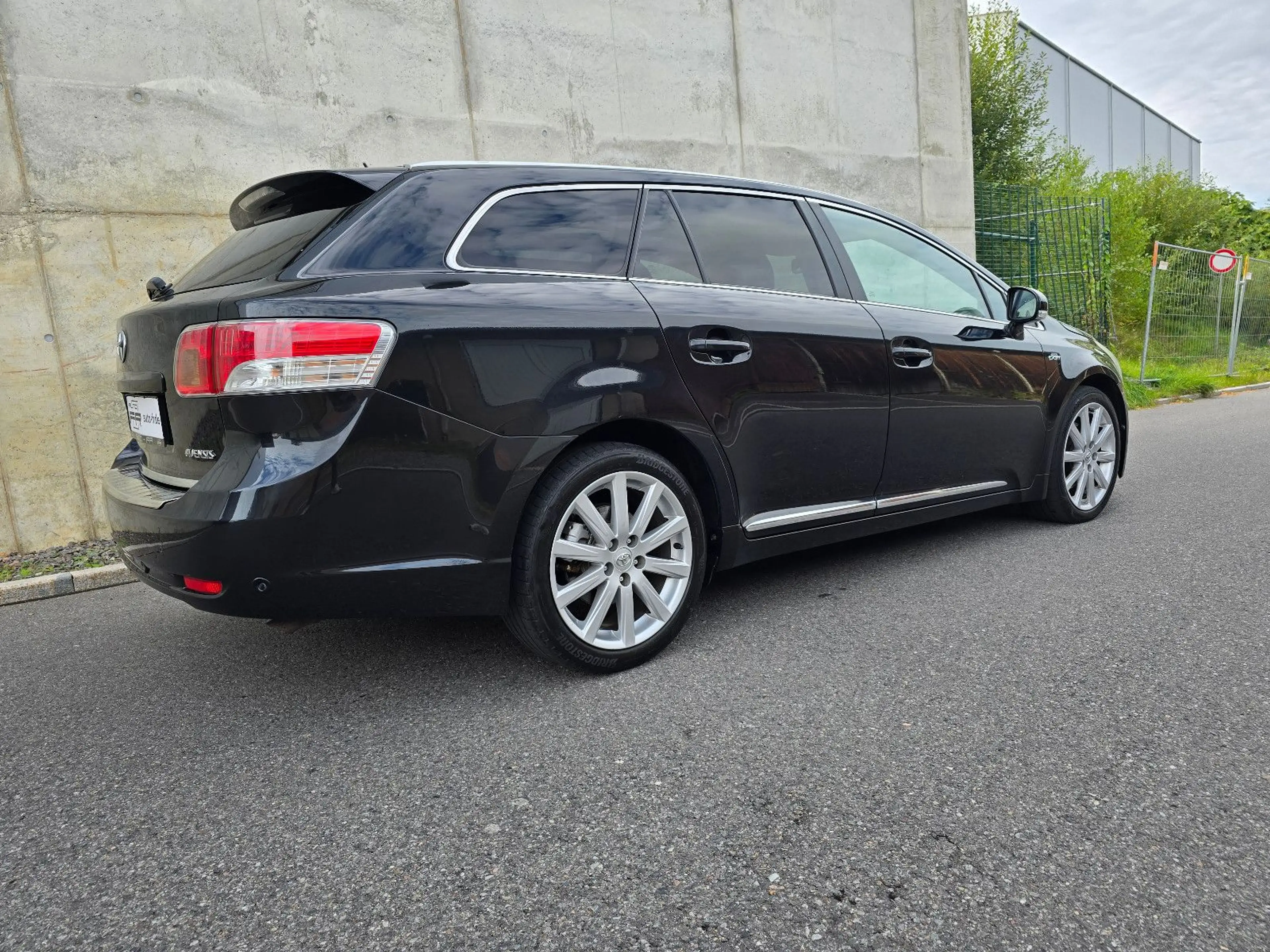 Toyota Avensis Kombi 2.2 D-4D 150PS Pano Leder Xenon — photo 13