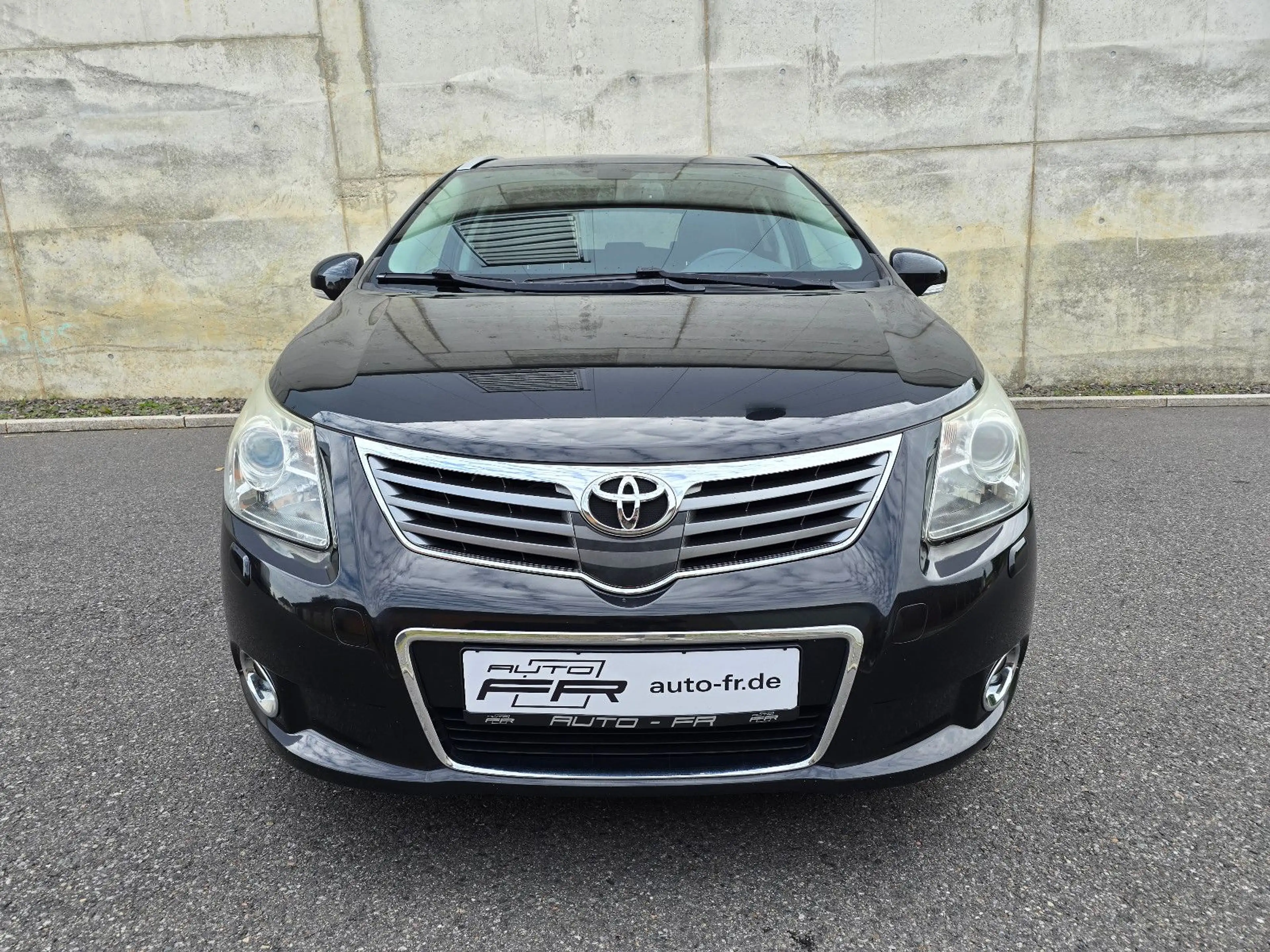 Toyota Avensis Kombi 2.2 D-4D 150PS Pano Leder Xenon — photo 2