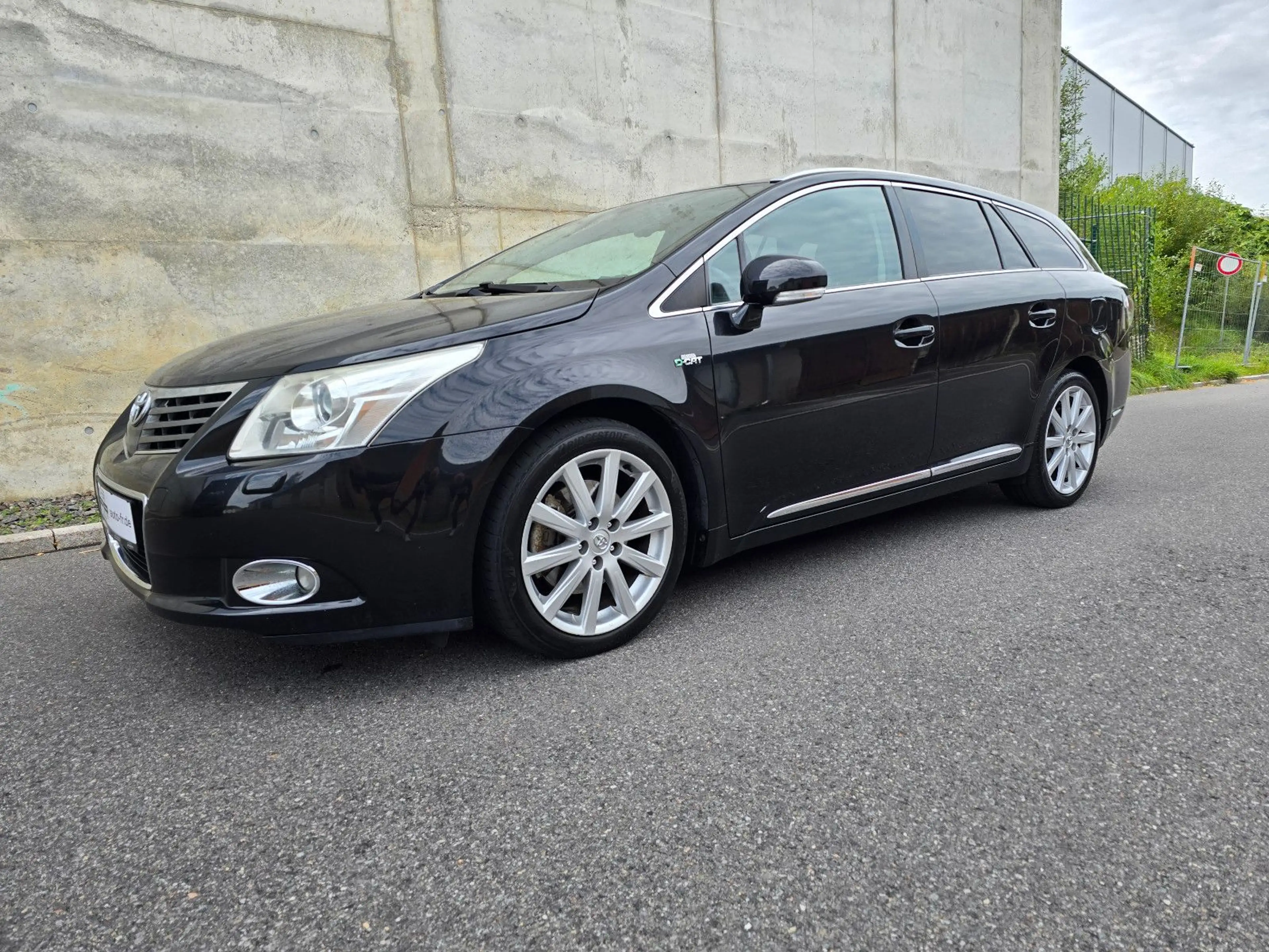 Toyota Avensis Kombi 2.2 D-4D 150PS Pano Leder Xenon — photo 5