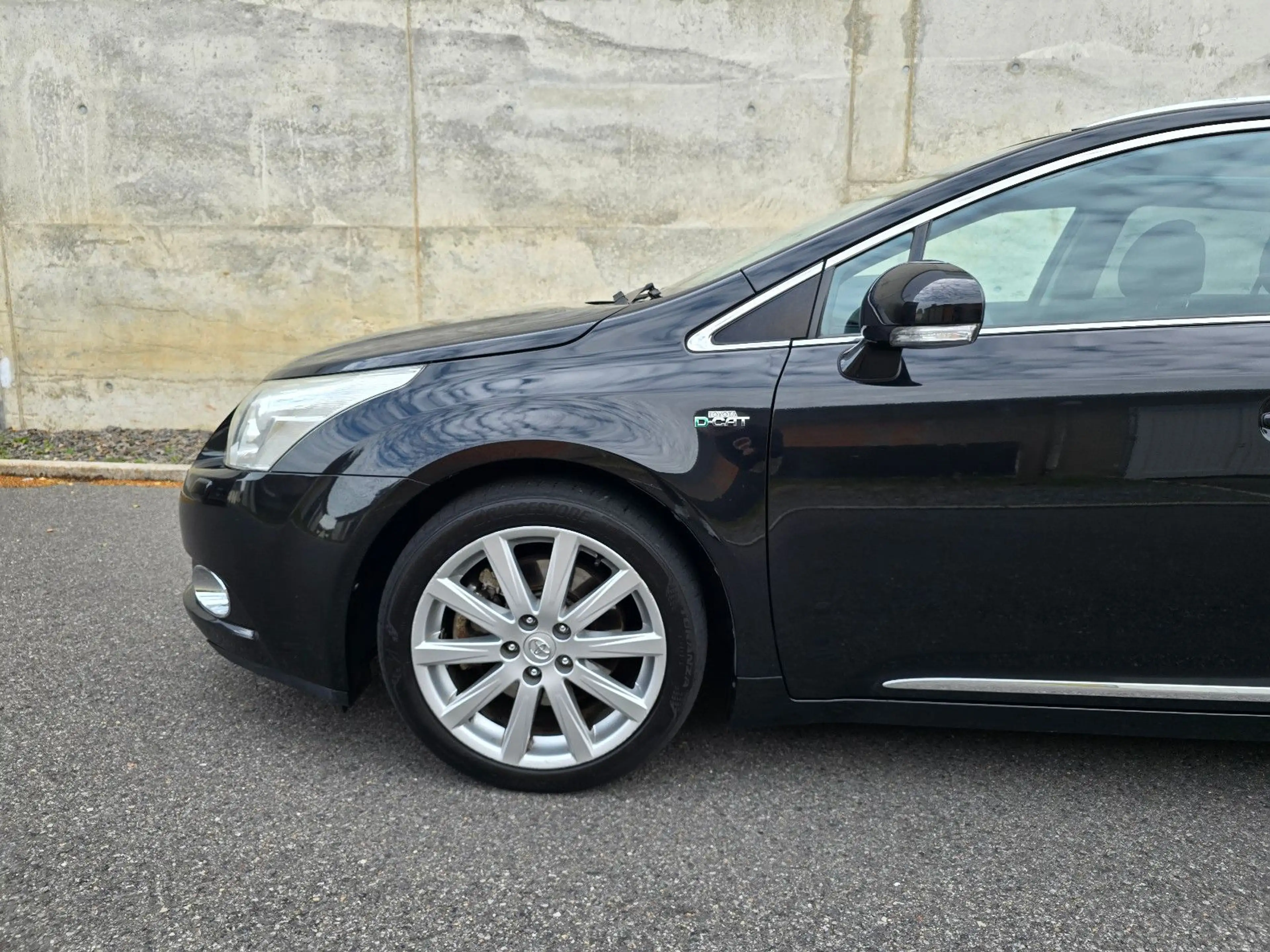 Toyota Avensis Kombi 2.2 D-4D 150PS Pano Leder Xenon — photo 7