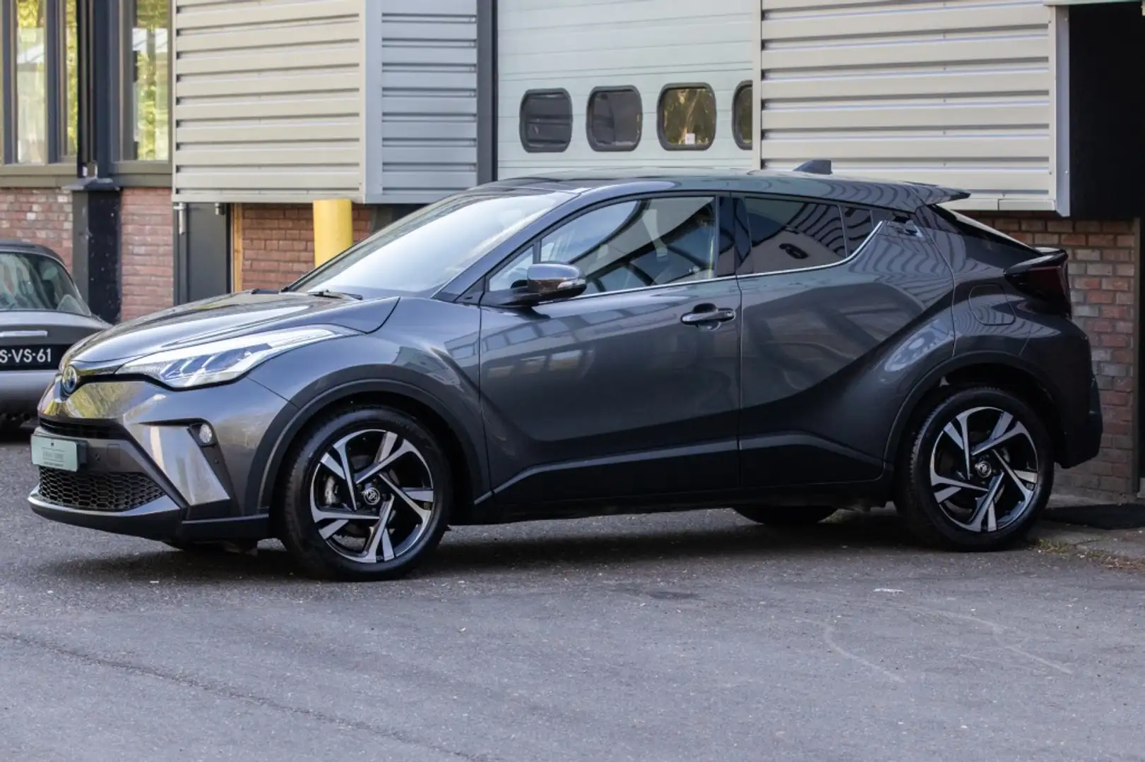 Toyota C-HR 1.8 Hybrid Style Grijs - 2