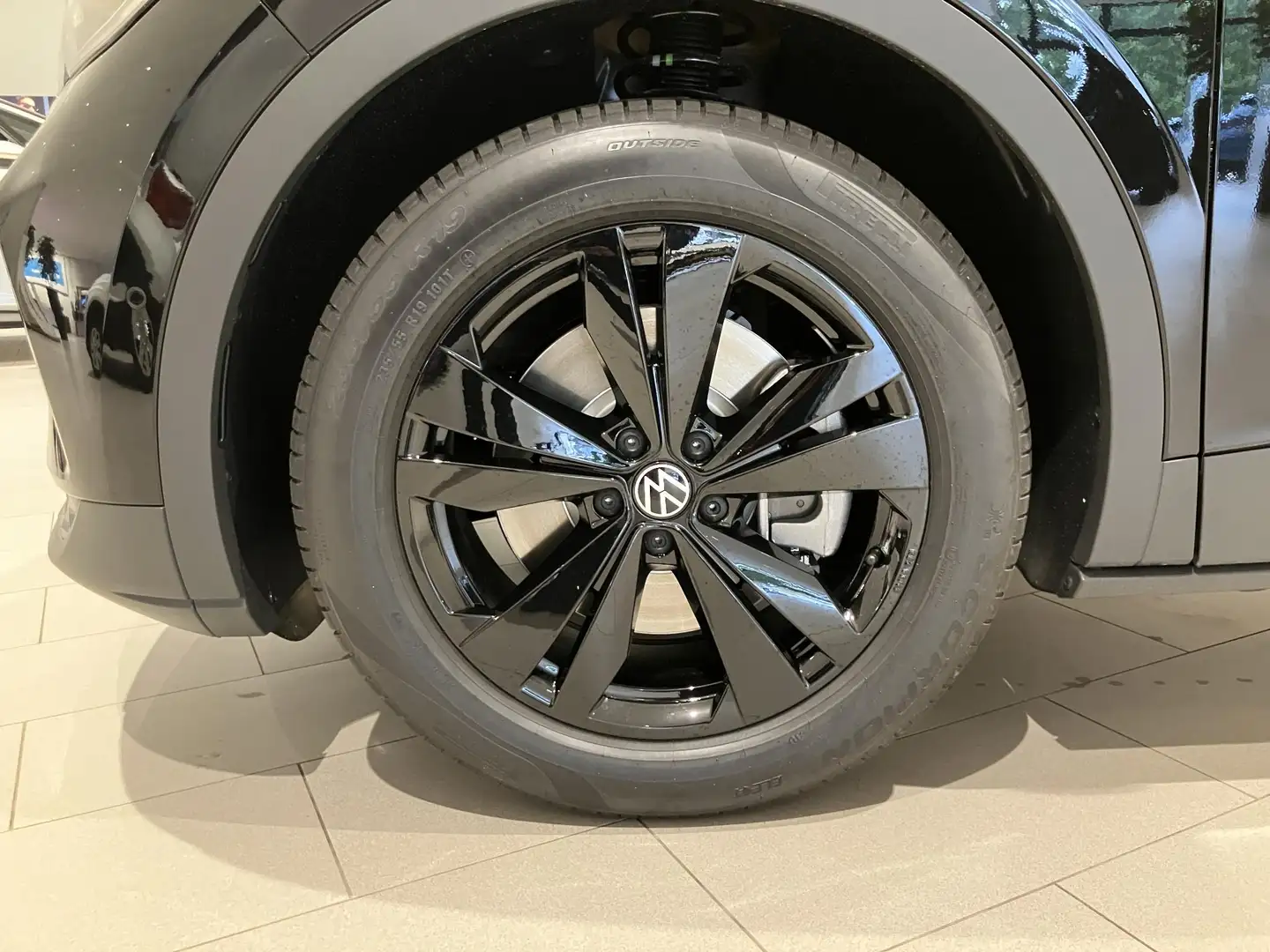 Volkswagen ID.4 Pro Limited Edition Plus 77 kWh 286 PK | Black Edi Černá - 2