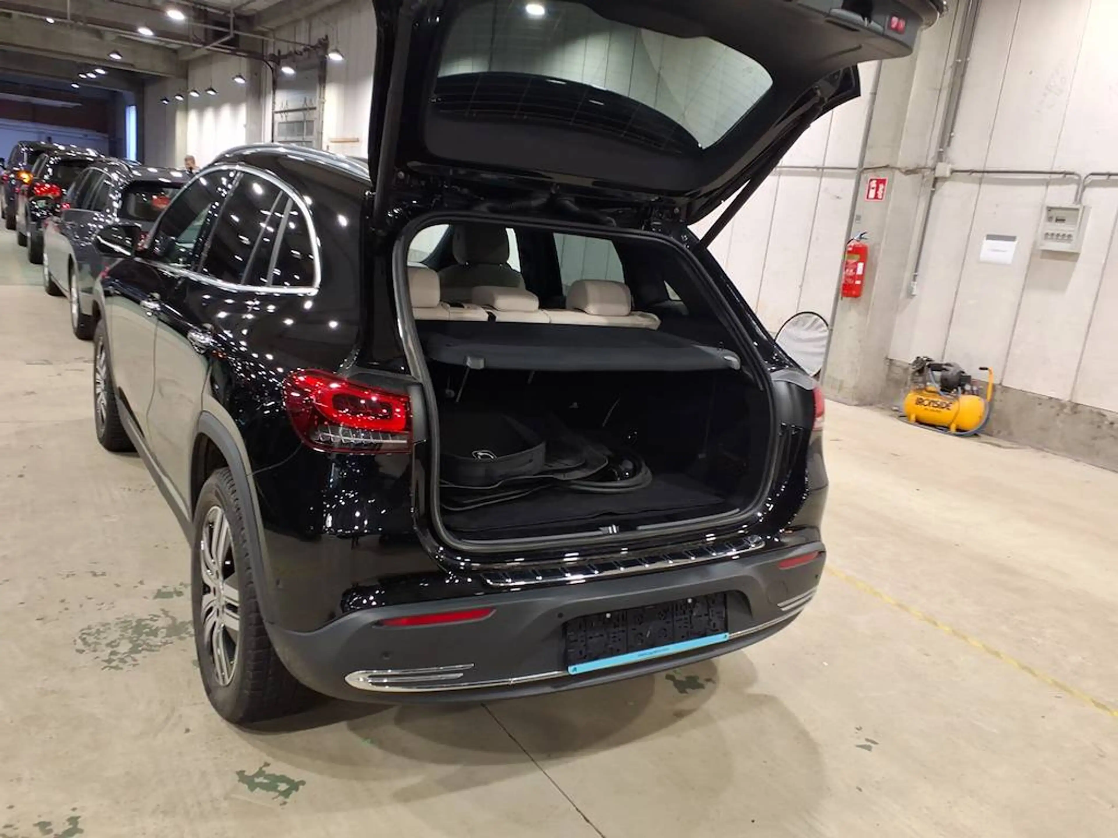 Mercedes-Benz EQA 250 EQA 71 kWh 250 + (560 KM )  Luxury Line TOIT PANORAMIQUE — photo 3