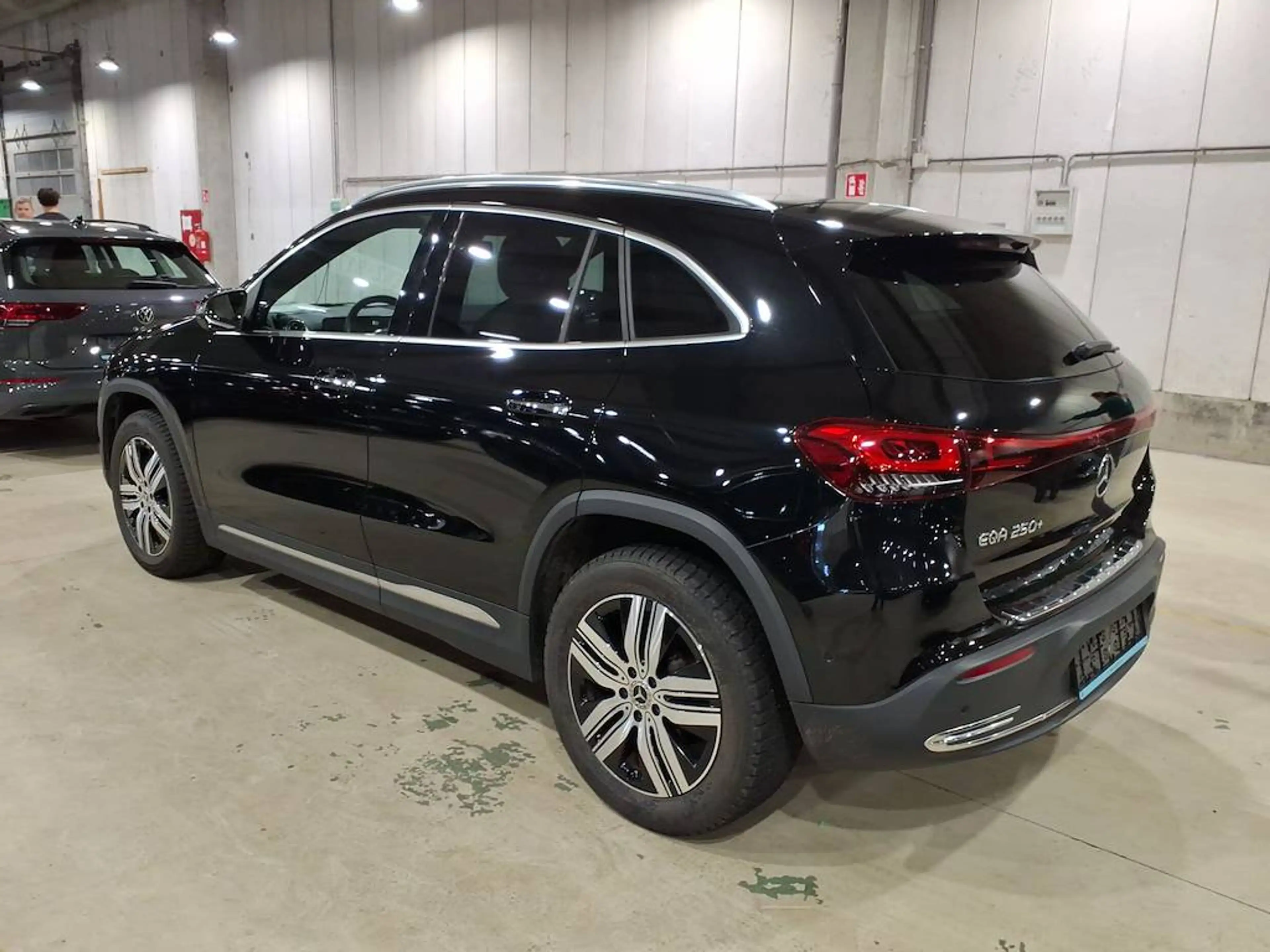 Mercedes-Benz EQA 250 EQA 71 kWh 250 + (560 KM )  Luxury Line TOIT PANORAMIQUE — photo 2