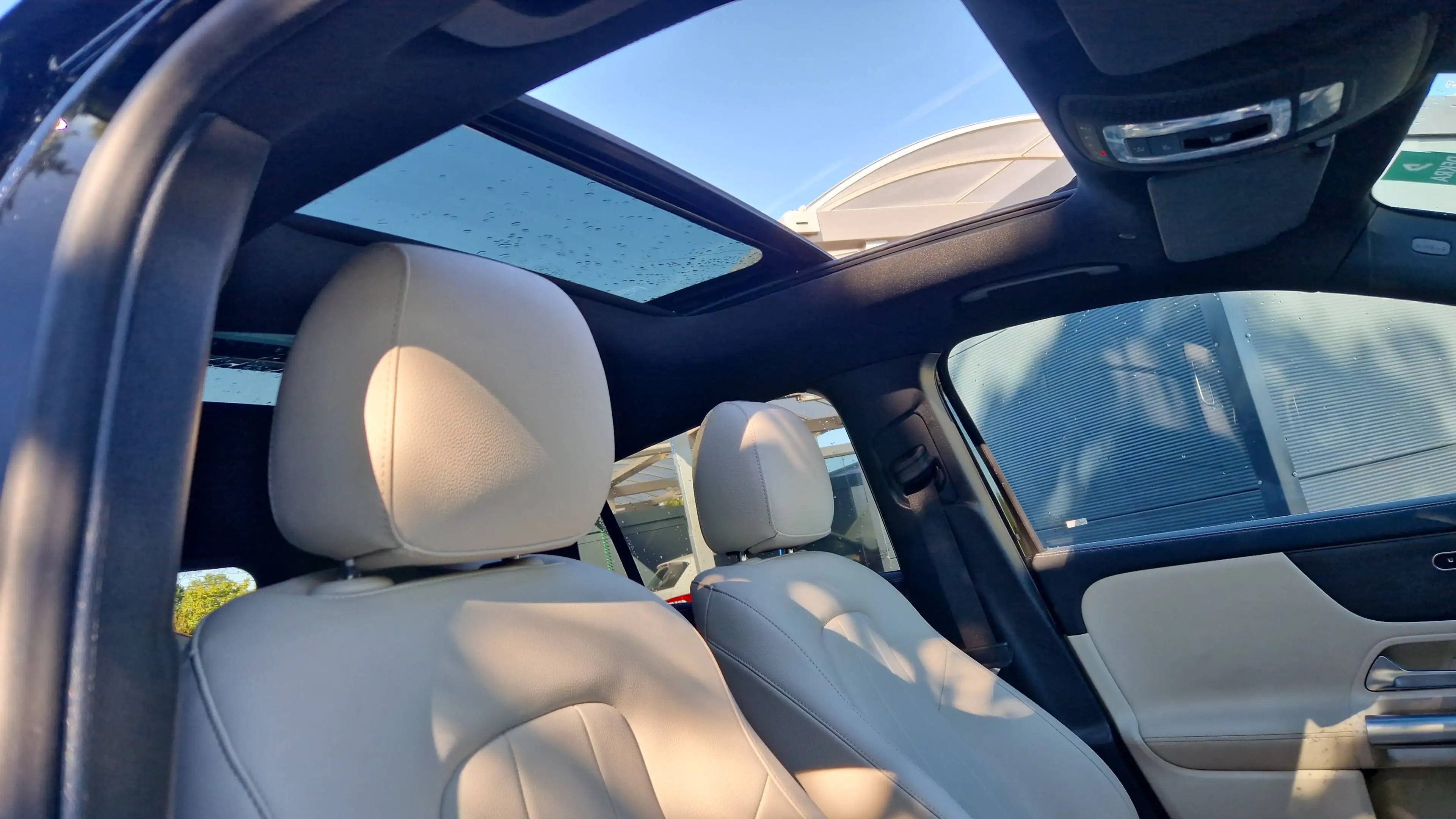Mercedes-Benz EQA 250 EQA 71 kWh 250 + (560 KM )  Luxury Line TOIT PANORAMIQUE — photo 8