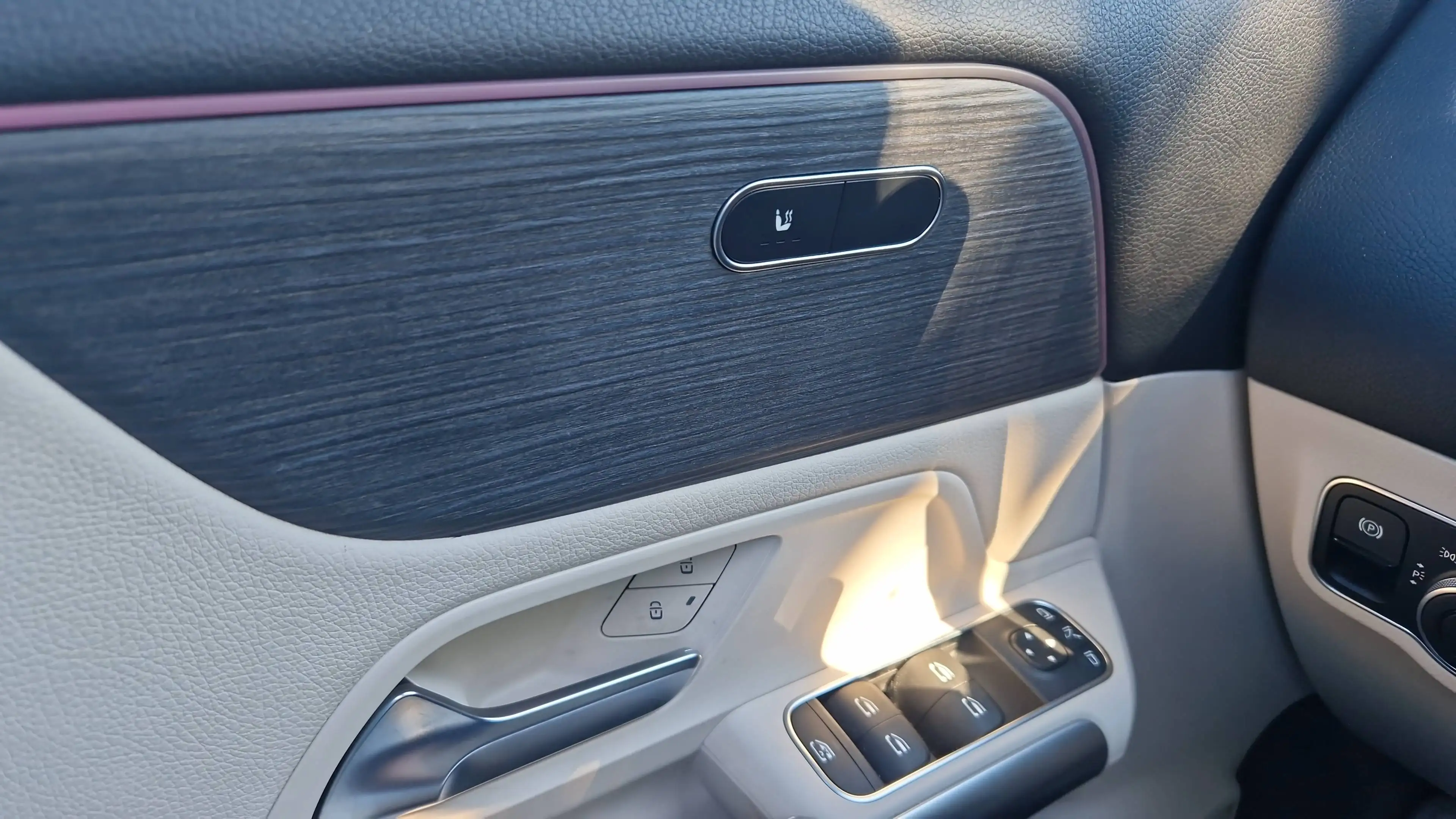 Mercedes-Benz EQA 250 EQA 71 kWh 250 + (560 KM )  Luxury Line TOIT PANORAMIQUE — photo 9