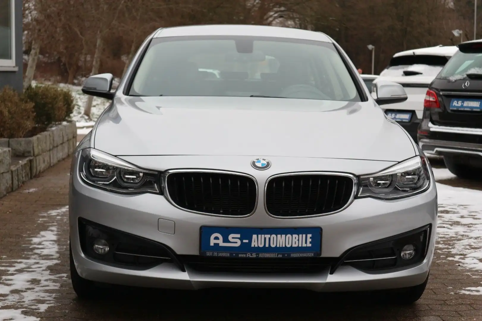 BMW 318 318 d Gran Turismo Sport Line *2.HD/LED/NAV/AHK* Argent - 2