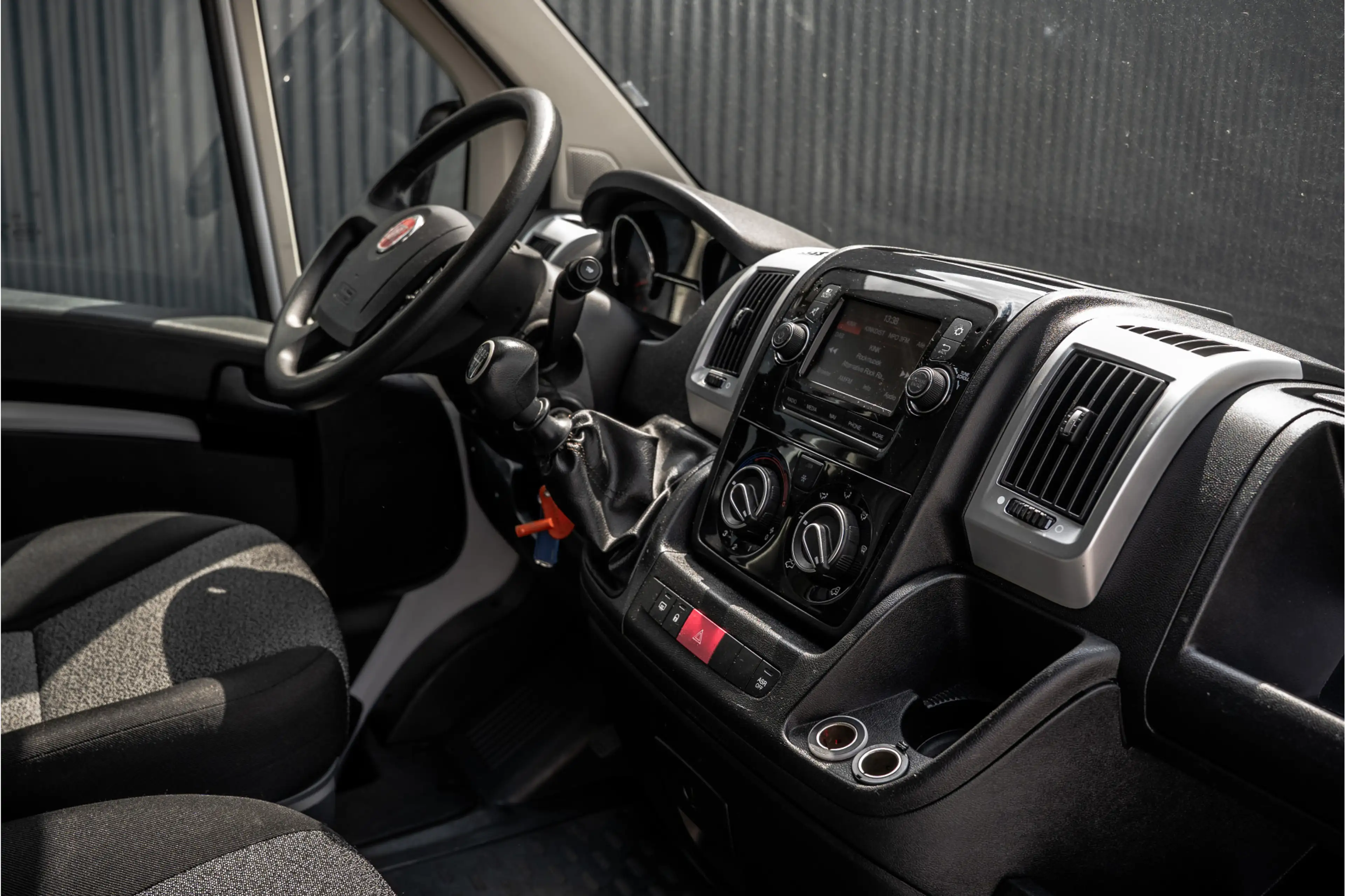 Fiat Ducato 2,3 140PK | Bakwagen met laadklep | 3-Zits | LED | — photo 2