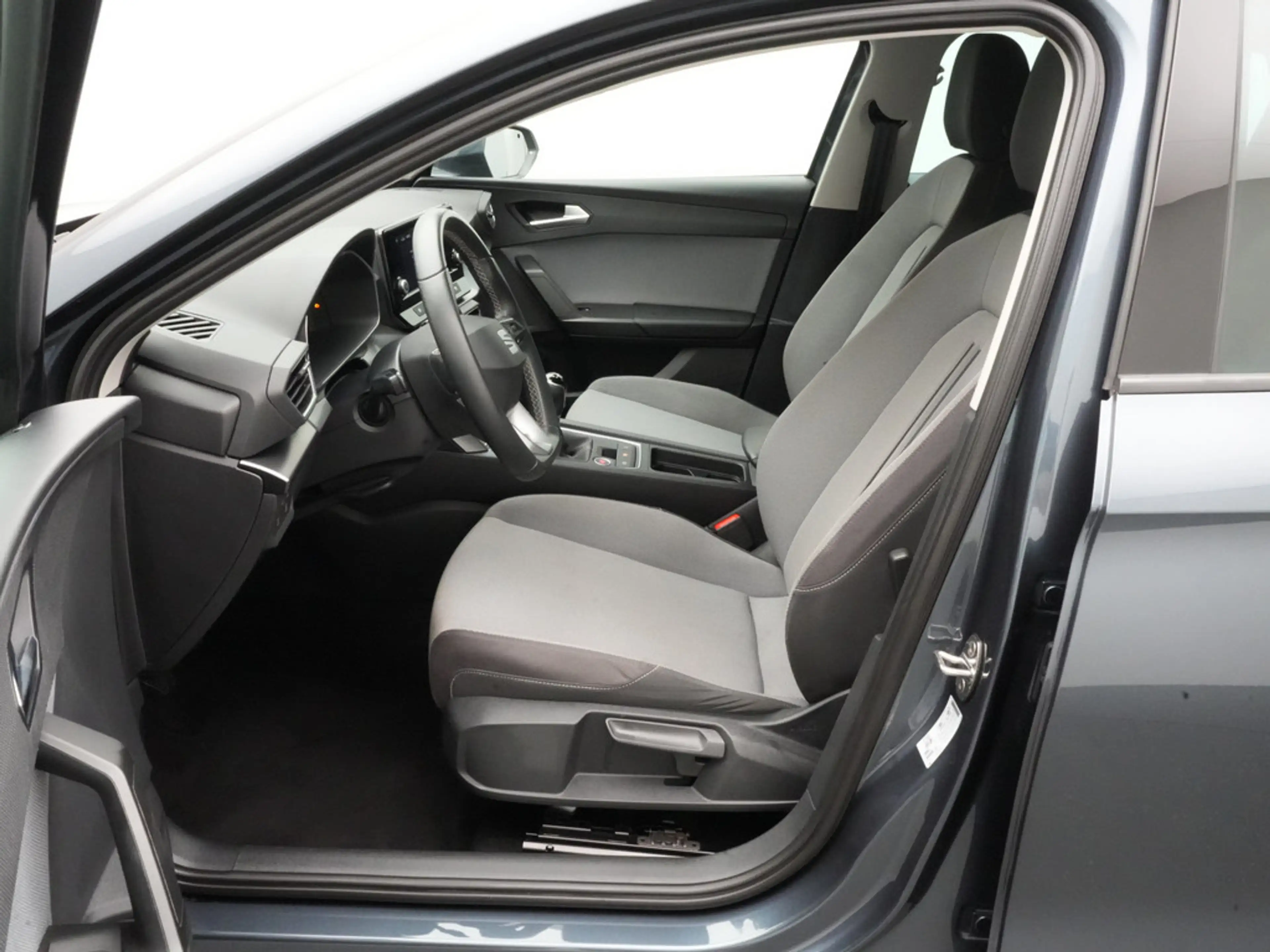 SEAT Leon Style ACC KAM SHZ LED PDC KLIMA KEYLESS — photo 12