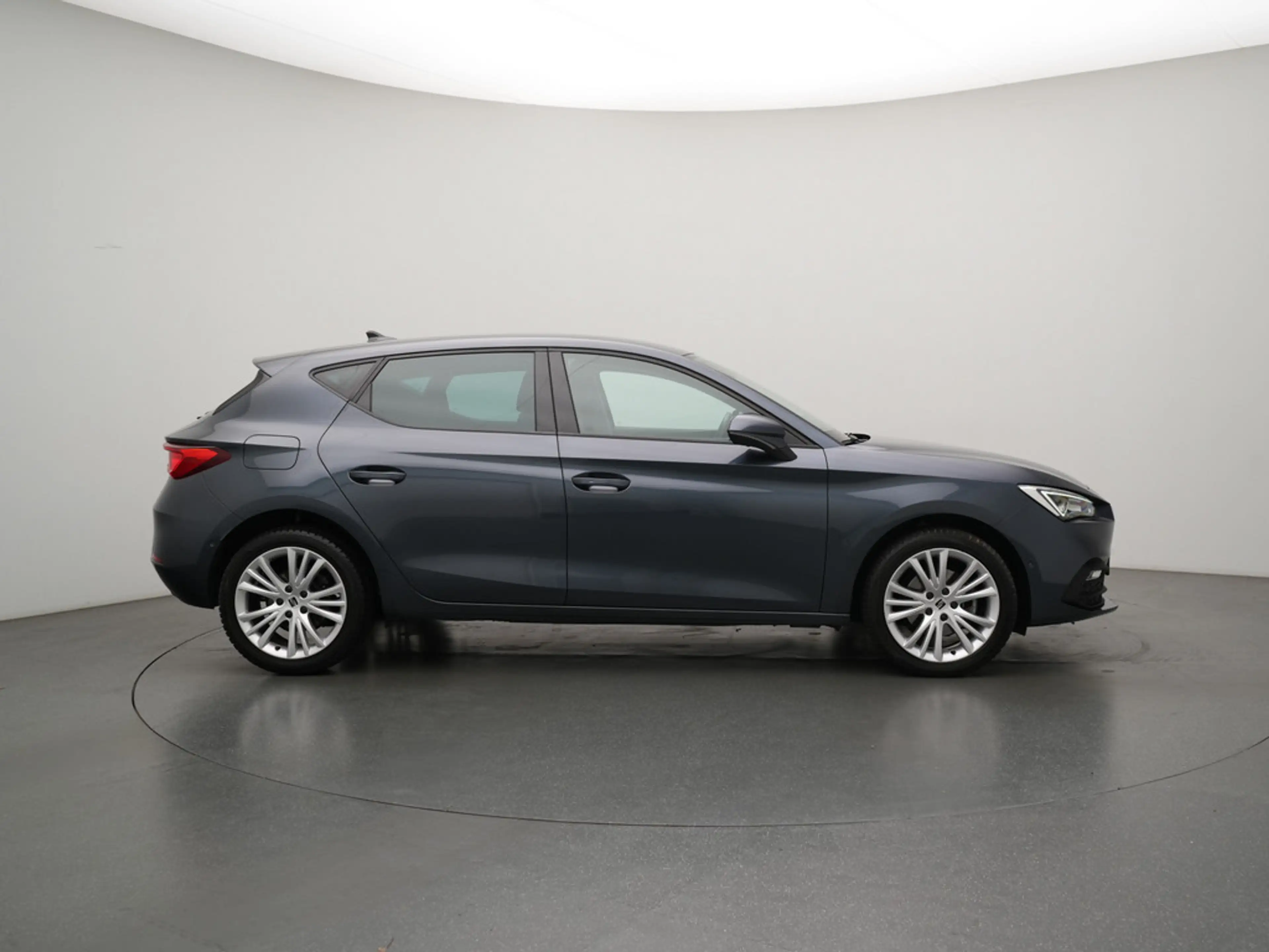 SEAT Leon Style ACC KAM SHZ LED PDC KLIMA KEYLESS — photo 3