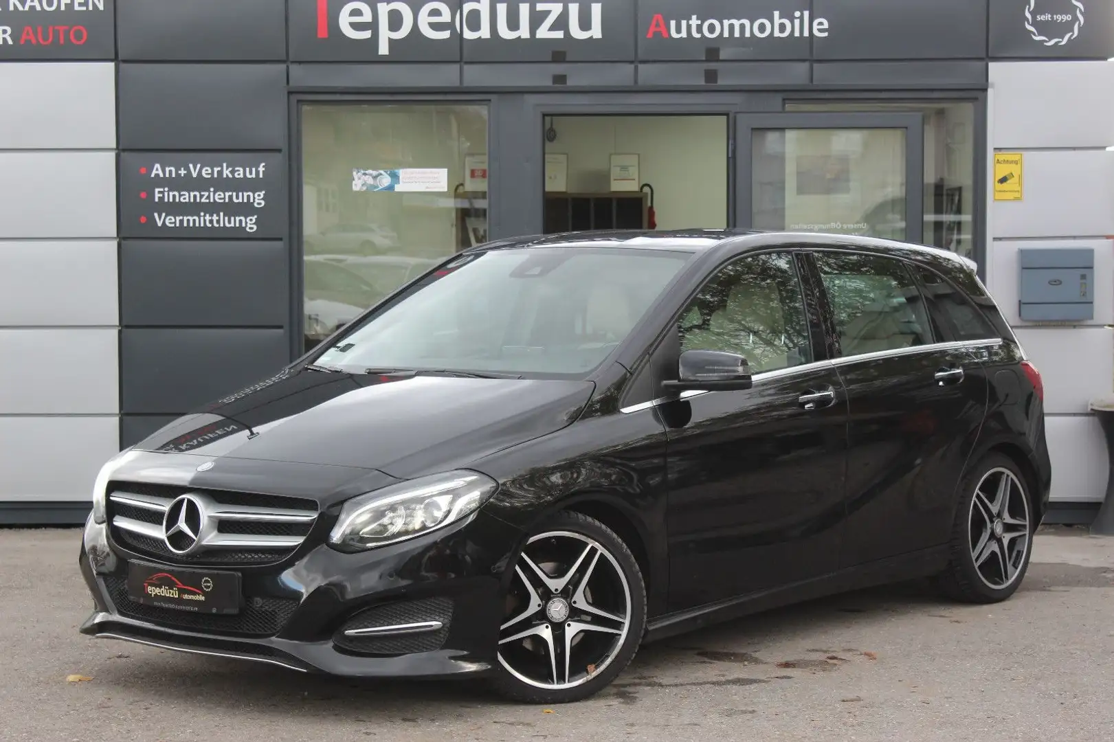 Mercedes-Benz B 200 CDI 4Matic*AMG*STAHZG*LED*NAVI*LEDER*AHK* Noir - 1
