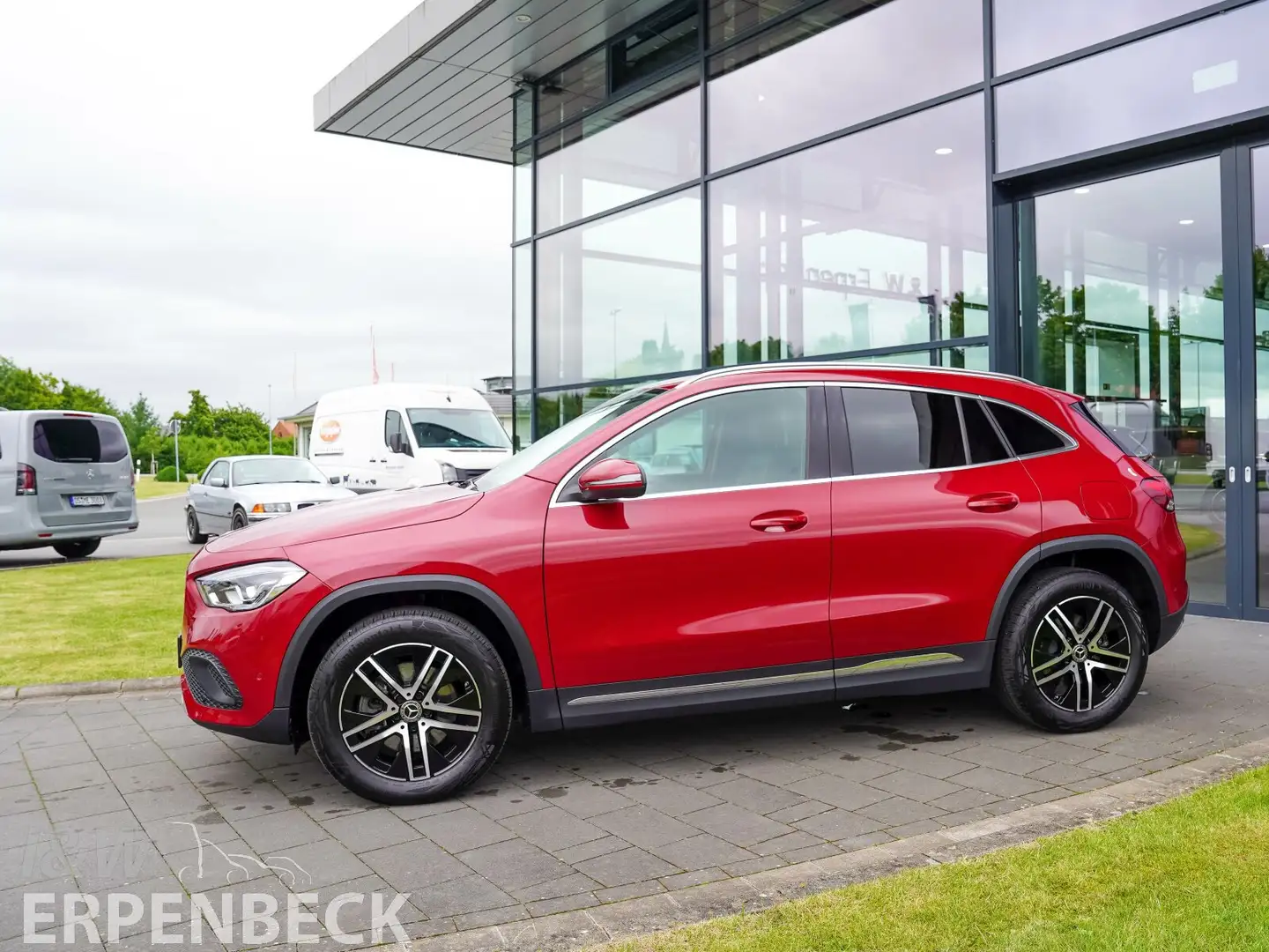 Mercedes-Benz GLA 250 GLA 250e Distronic AHK Kamera MBUX CarPlay LED Червоний - 2